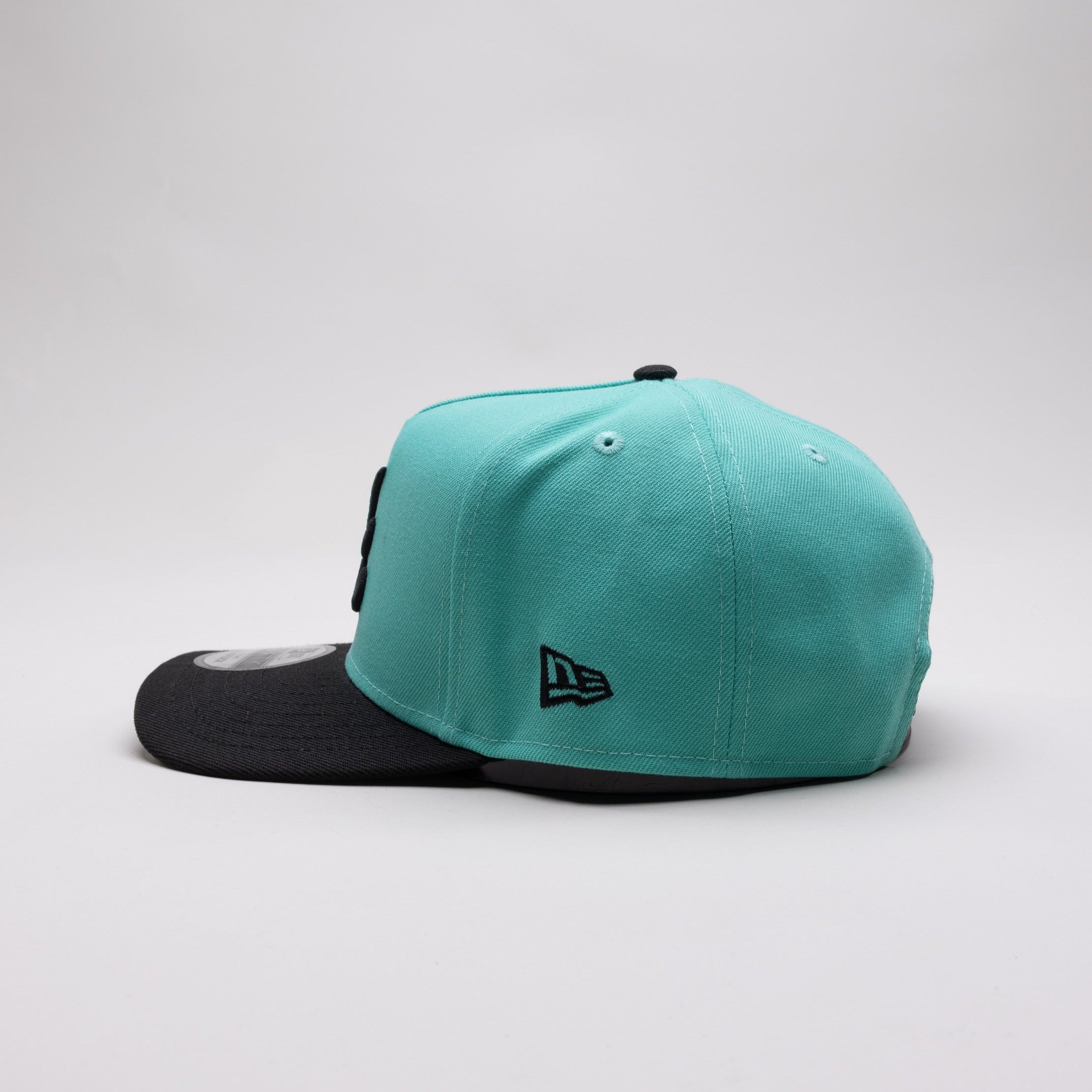 NEW ERA EXCLUSIVE 9FIFTY A-FRAME TURQUOISE/ BLACK ATLANTA BRAVES SNAPBACK W/ 30TH ANNIVERSARY SIDE PATCH