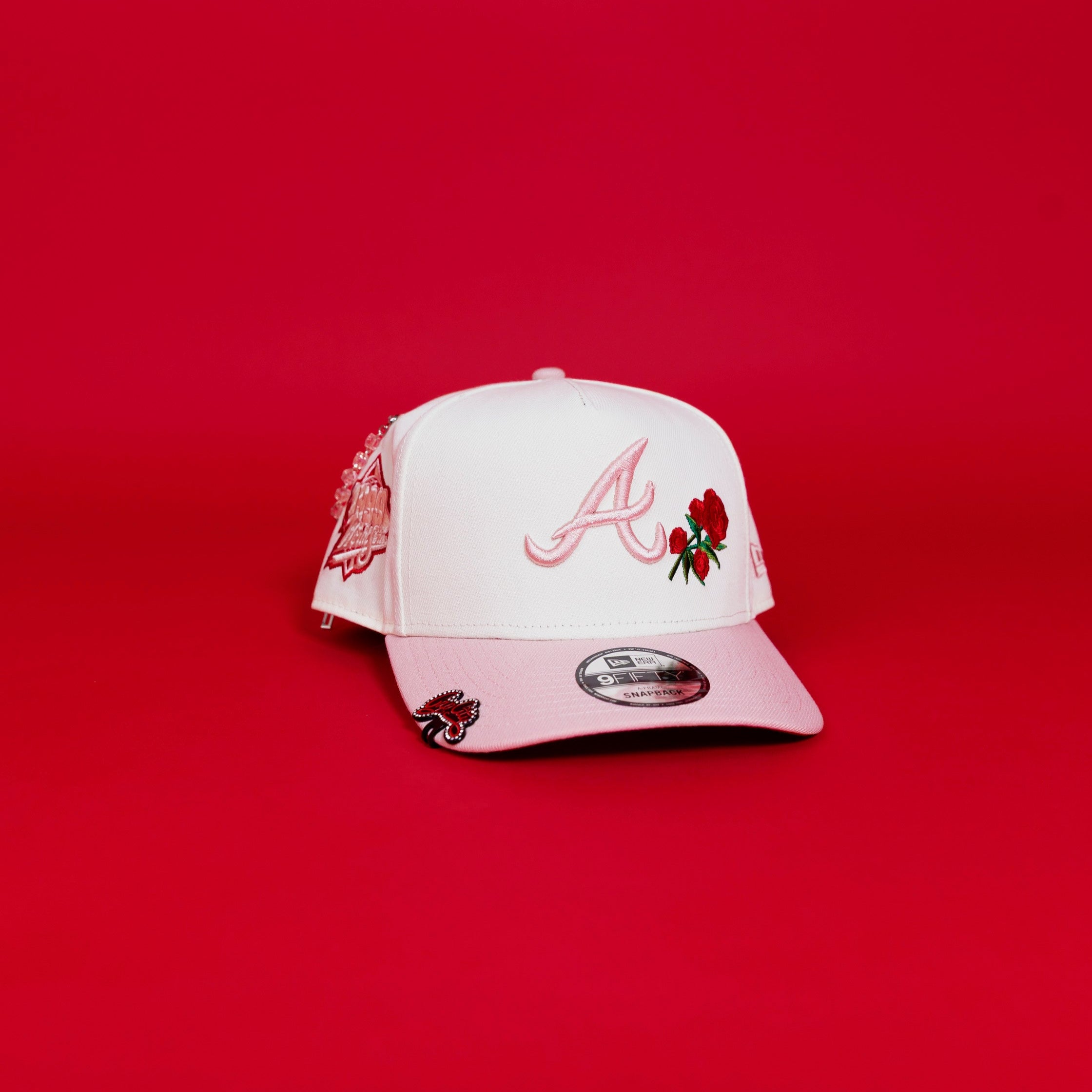 NEW ERA EXCLUSIVE 9FIFTY A-FRAME CHROME/ SOFT PINK ATLANTA BRAVES SNAPBACK W/ RED ROSES + 1999 WORLD SERIES SIDE PATCH