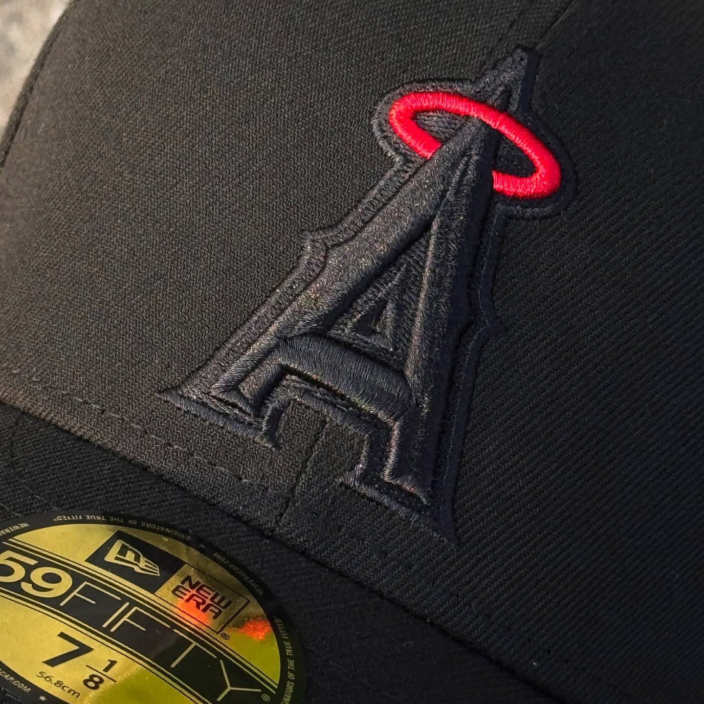 NEW ERA ANAHEIM ANGELS 50TH ANNIVERSARY BLACKOUT RED EMBROIDERED CASUAL BASEBALL CAP