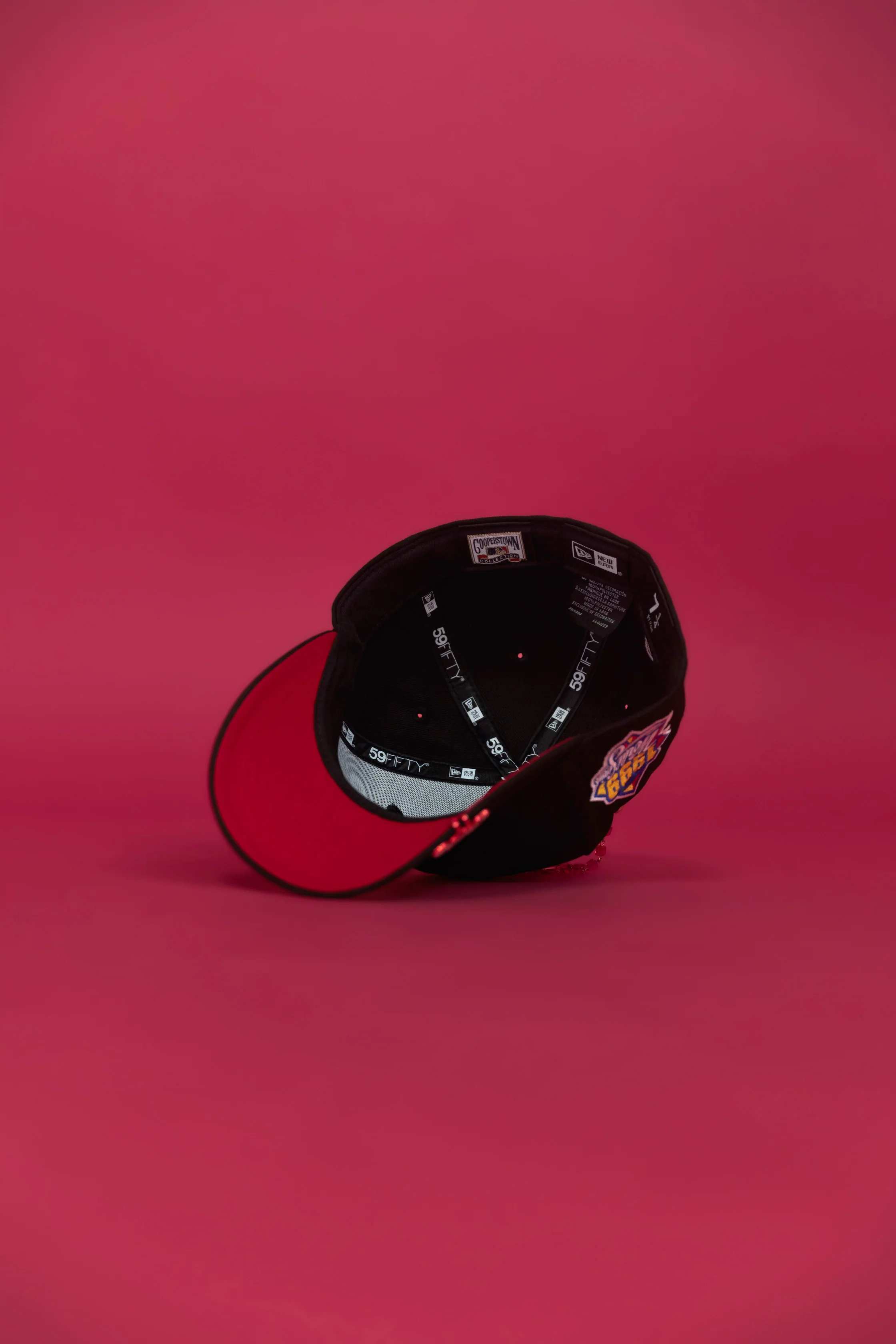 NEW ERA 59FIFTY BLACK ATLANTA BRAVES W/ RED HEART + 1999 WORLD SERIES SIDE PATCH