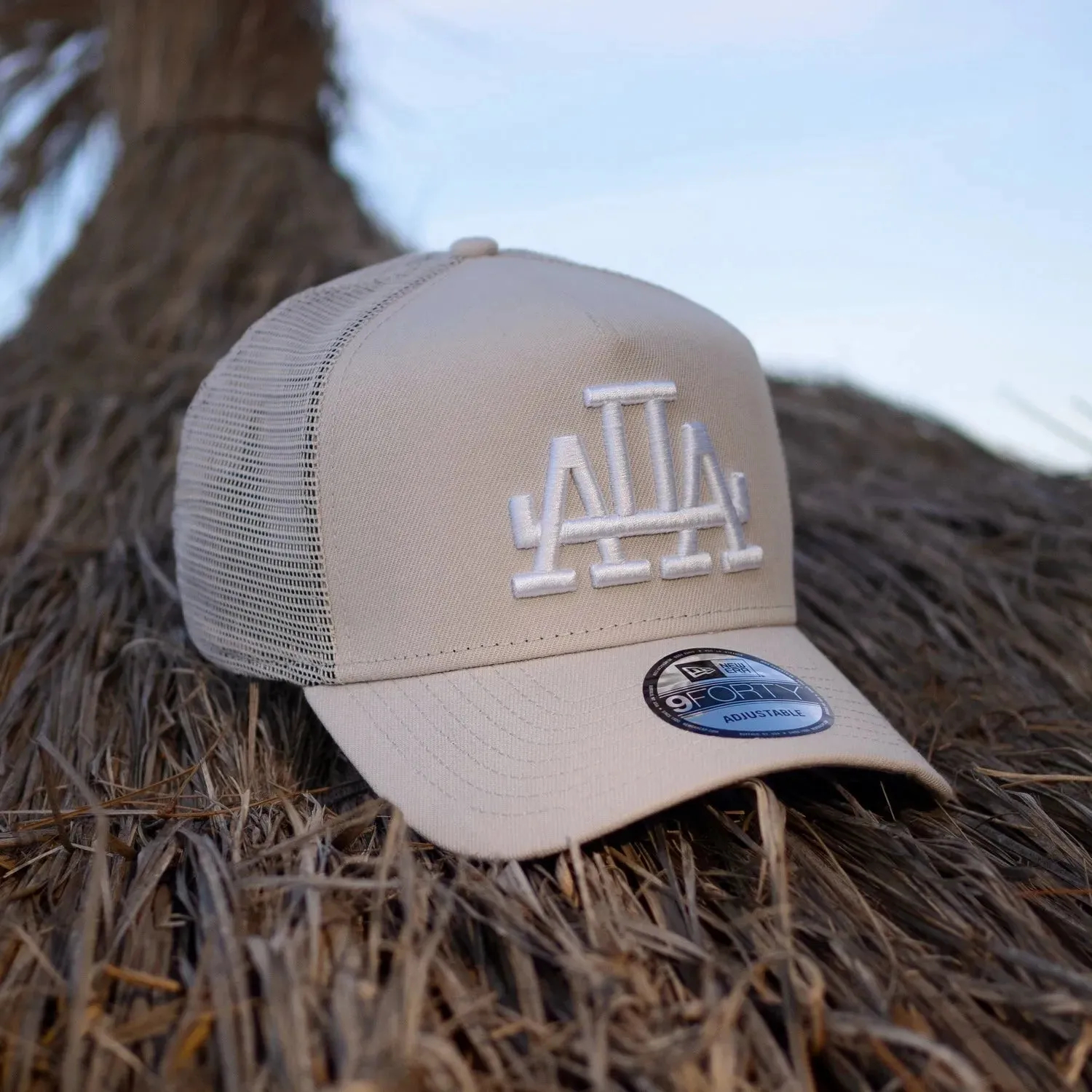 NEW ERA 9FORTY A-FRAME LOS ANGELES DODGERS MIRROR LOGO STONE / GREY UV TRUCKER