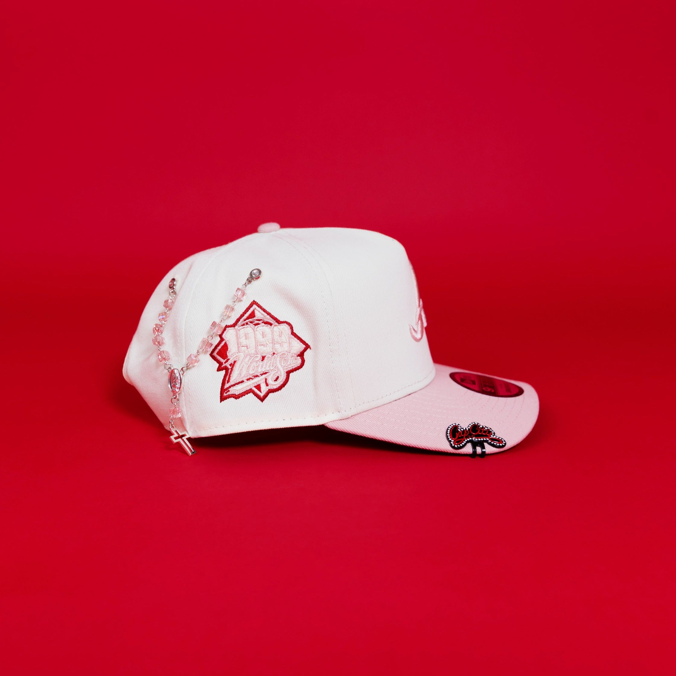 NEW ERA EXCLUSIVE 9FIFTY A-FRAME CHROME/ SOFT PINK ATLANTA BRAVES SNAPBACK W/ RED ROSES + 1999 WORLD SERIES SIDE PATCH