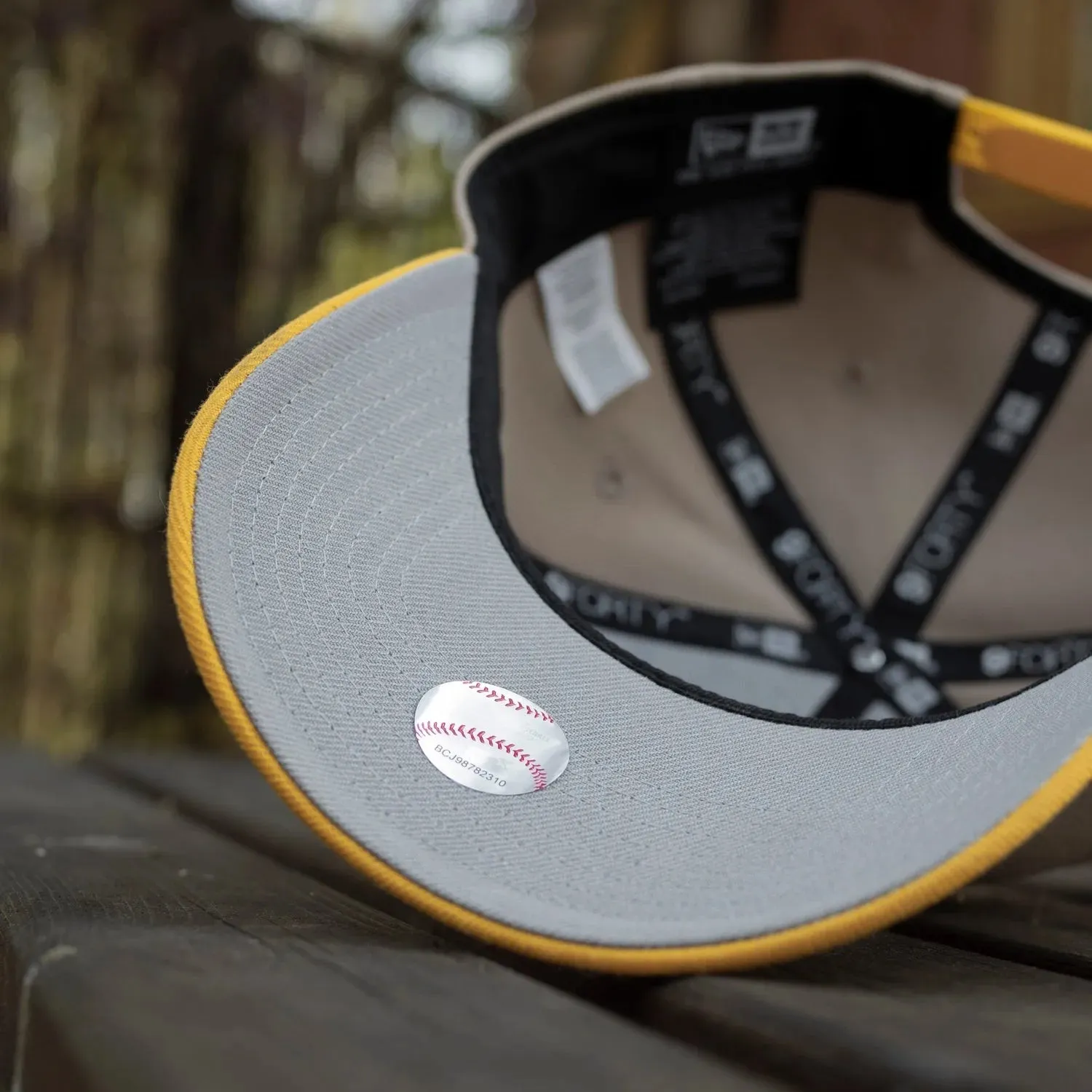 NEW ERA 9FORTY CHICAGO CUBS WRIGLEY FIELD TWO TONE / GREY UV TRUCKER