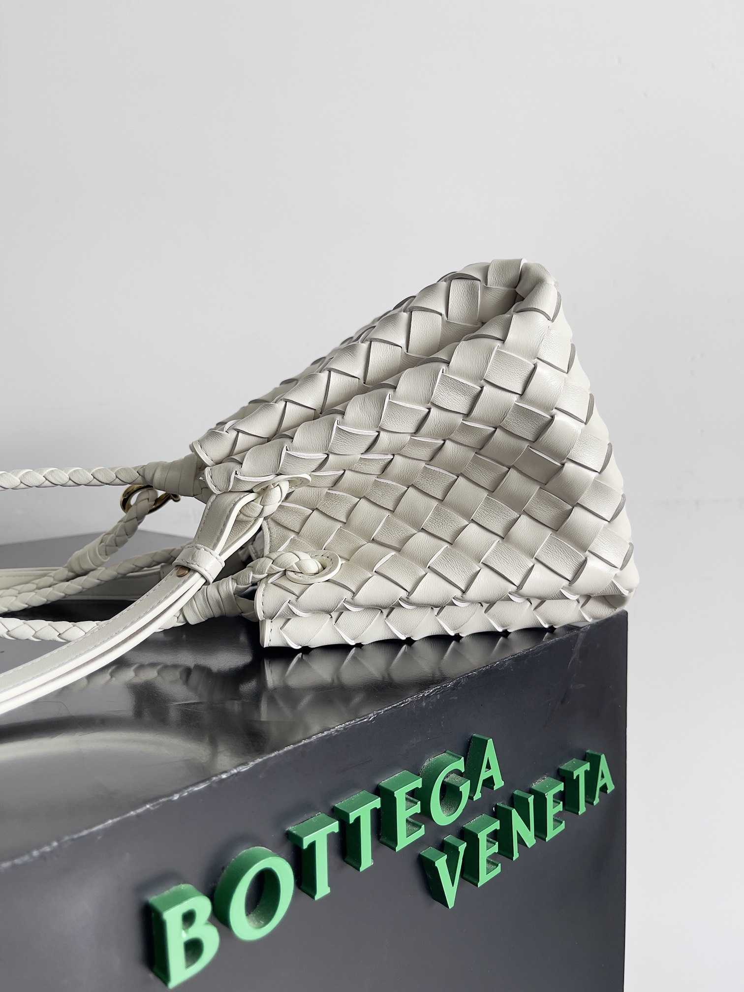 Túi xách nữ bottega veneta màu be 6569