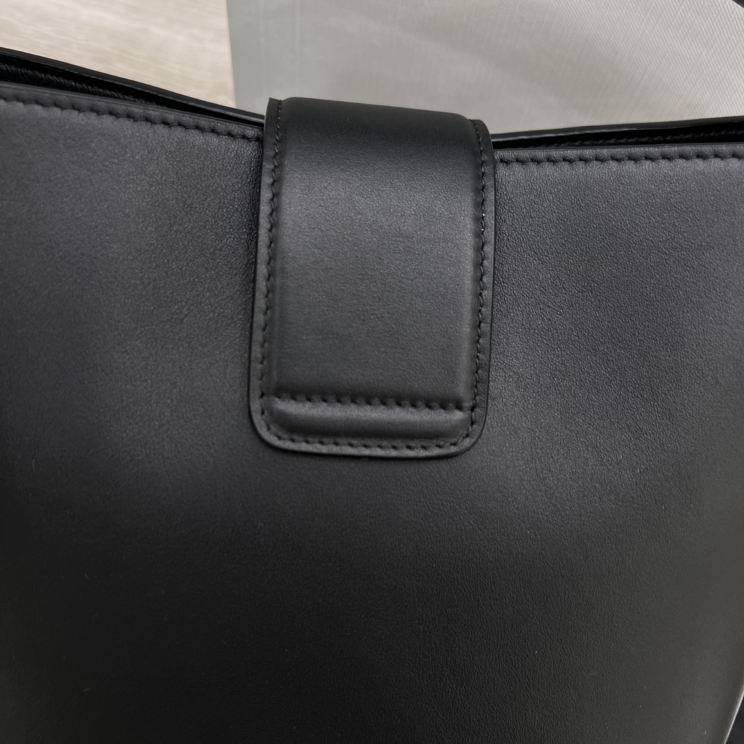 T&uacute;i X&aacute;ch Nữ Celine Louise 116613 M&agrave;u Đen 