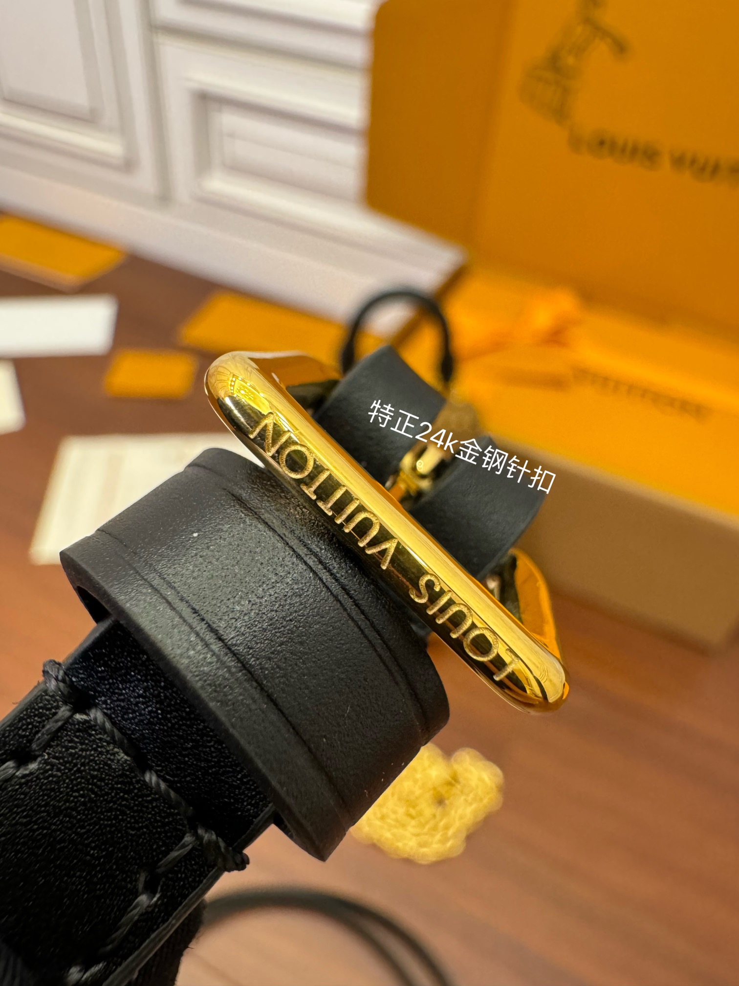 T&uacute;i Đựng Điện Thoại Louis Vuitton LV M82465 Camera Box M&agrave;u N&acirc;u V&agrave;ng N-HM