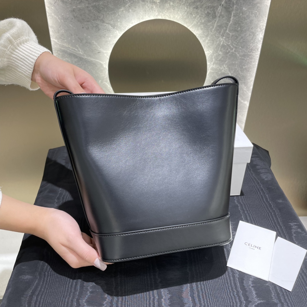 Túi Xách Nữ Cuir Triomphe 198243 Màu Đen