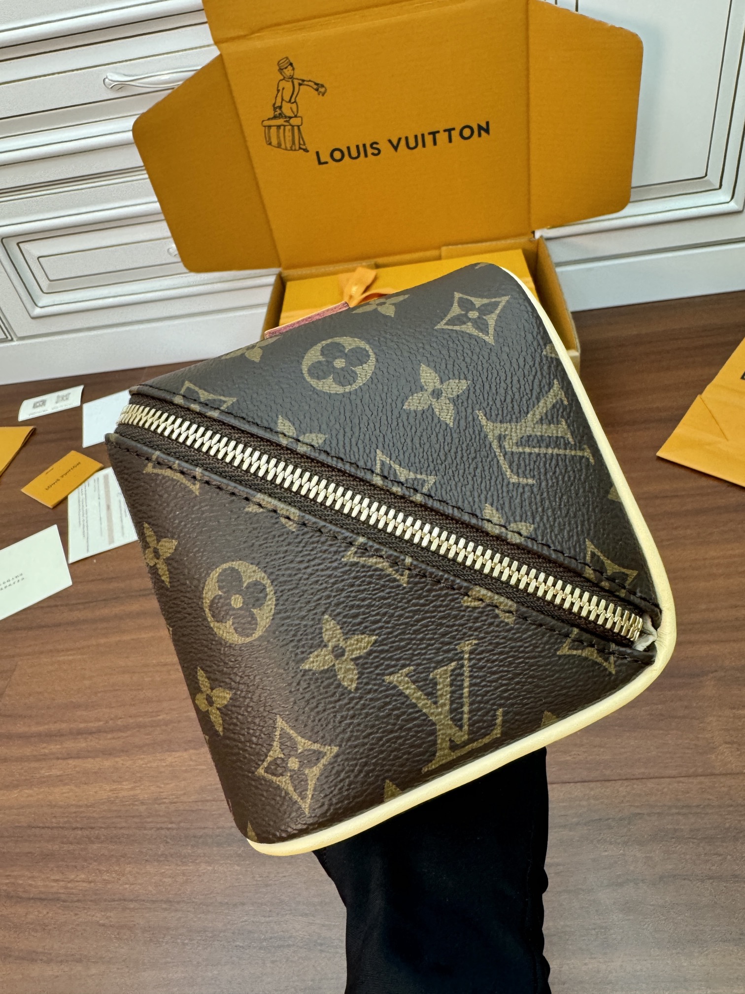 Trousse de toilette    M11750
