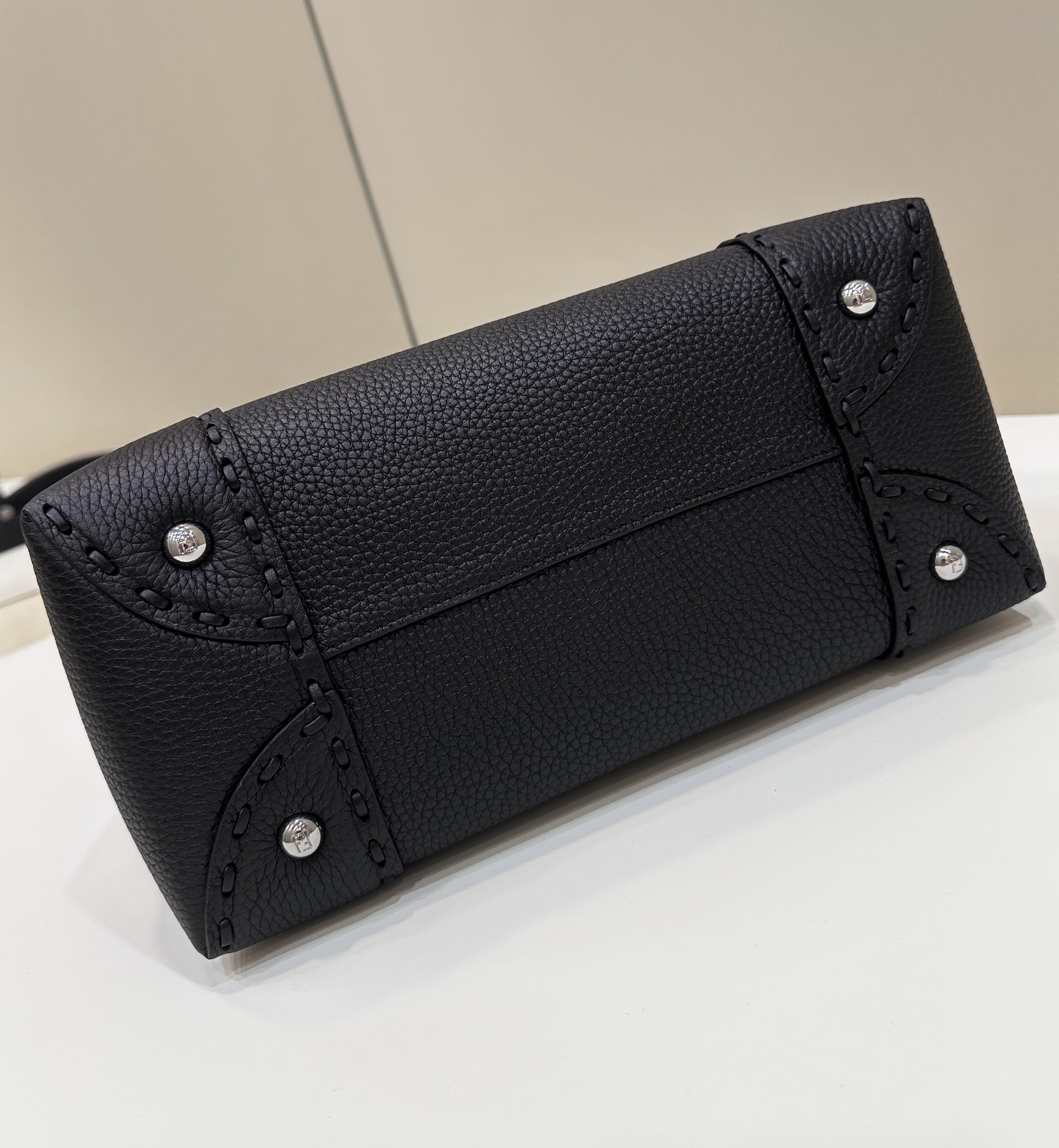 TÚI XÁCH NỮ FENDI  8651
