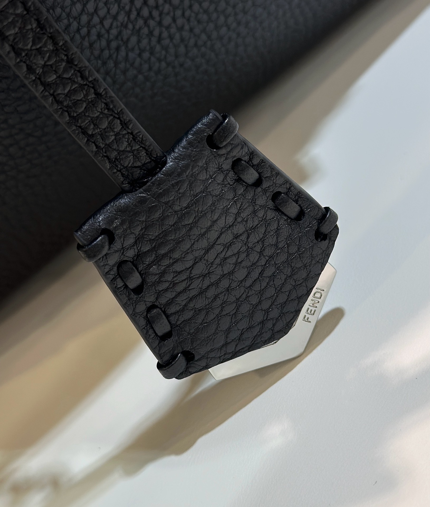 TÚI XÁCH NỮ FENDI  8651