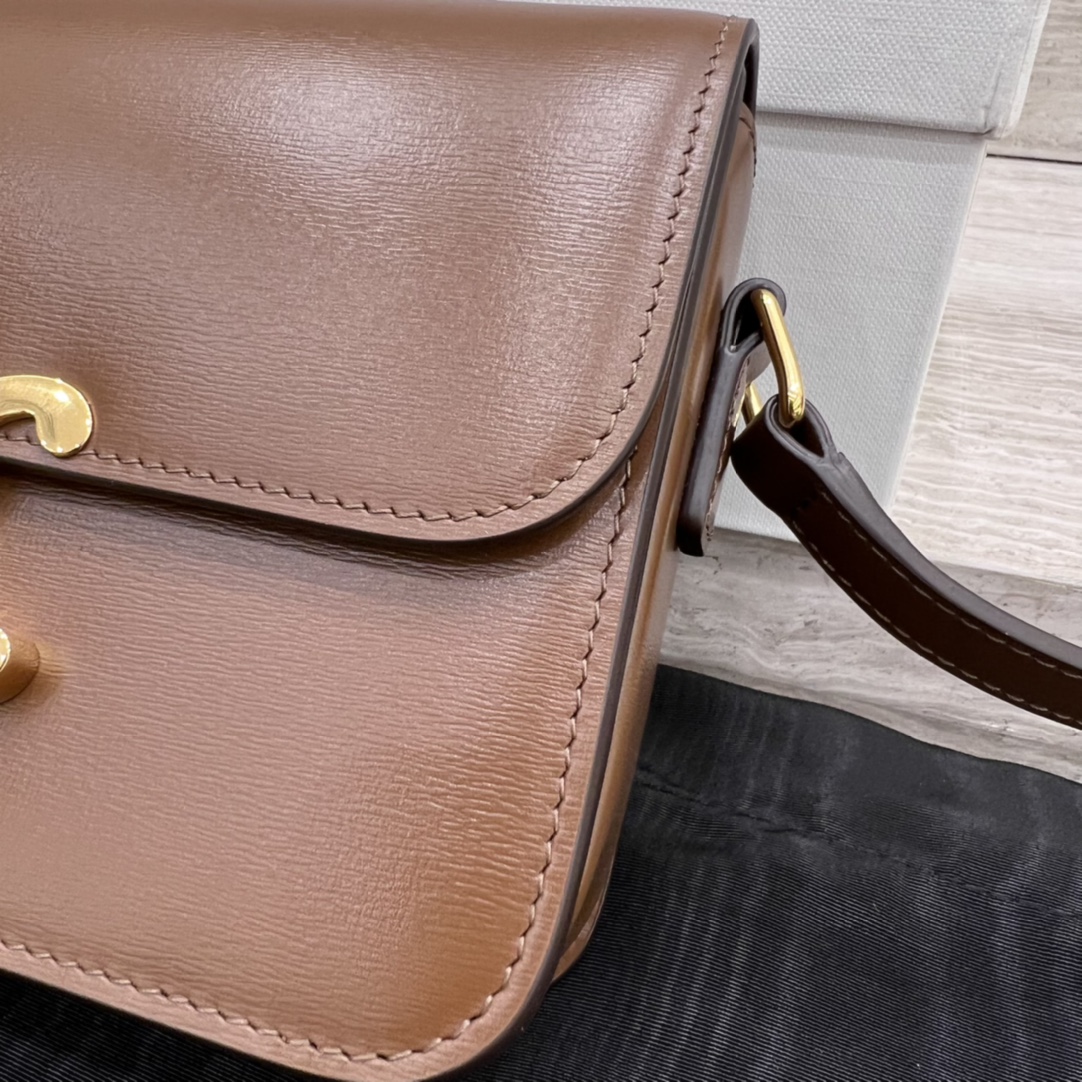 T&uacute;i X&aacute;ch Celine Teen Triomphe 188423 M&agrave;u N&acirc;u 