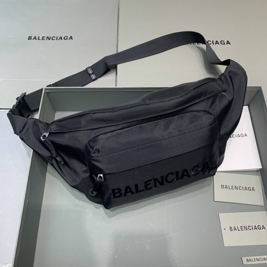 Túi đeo hông BALENCIAGA màu đen 180613