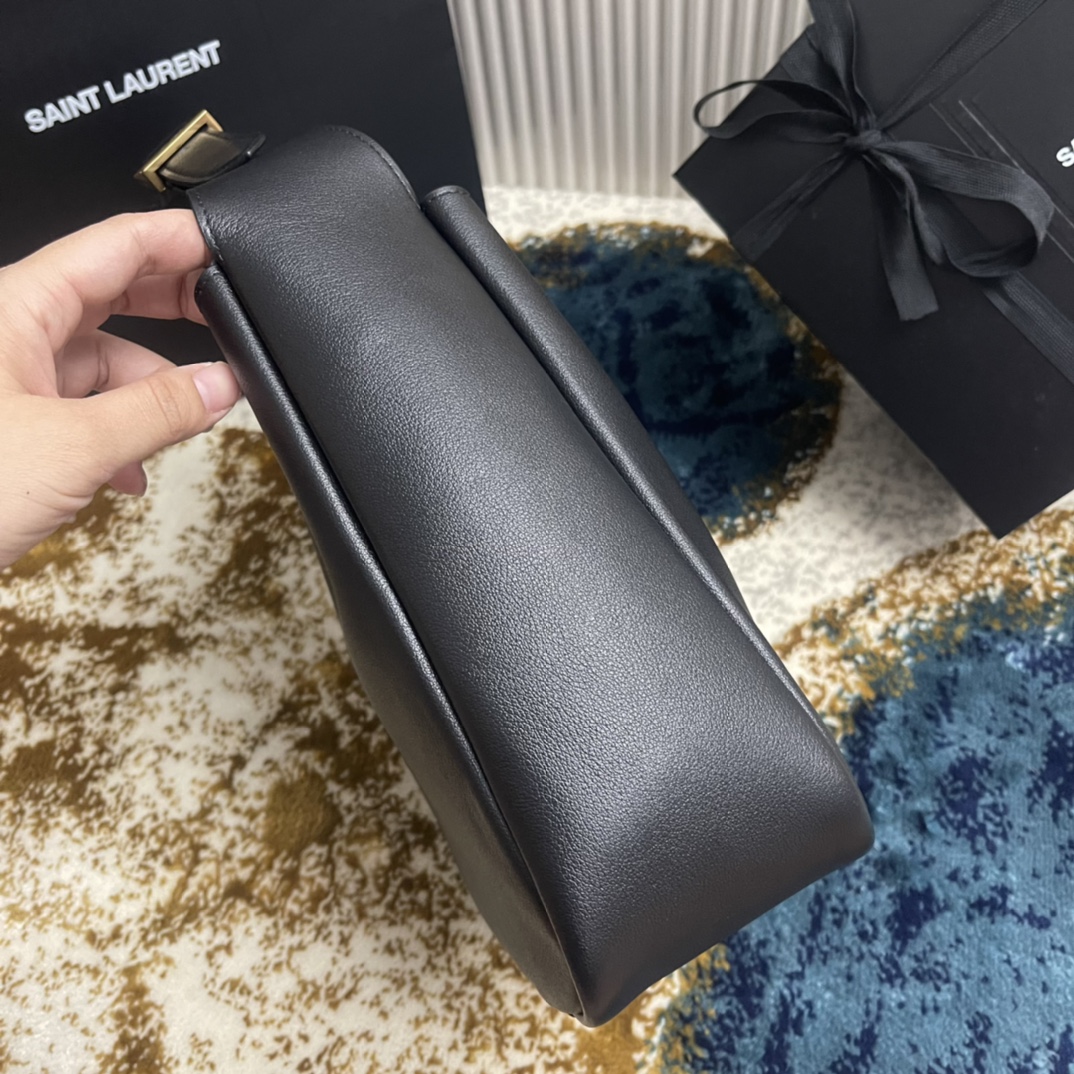 LE 57 HOBO 713938 (Black)