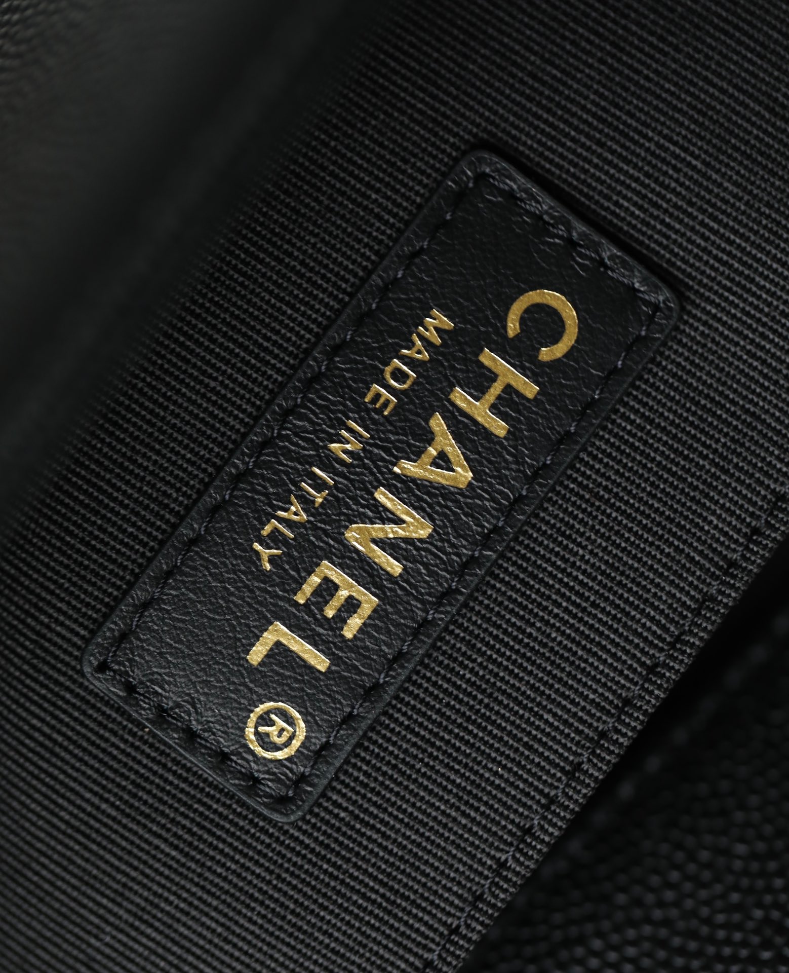 T&uacute;i x&aacute;ch Channel Le boy đen d&acirc;y v&agrave;ng 