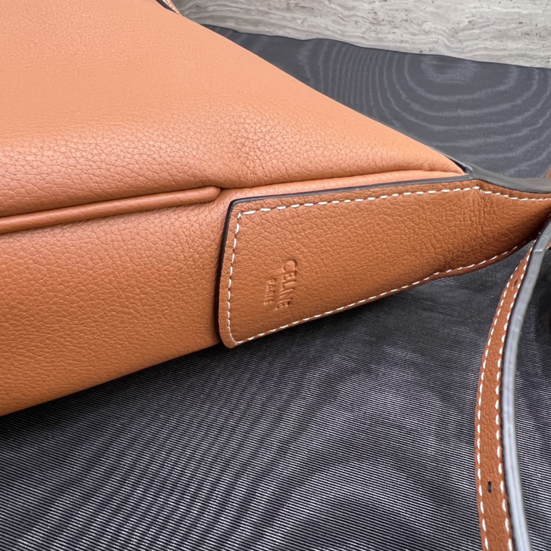 T&uacute;i X&aacute;ch Celine Heloise Triomphe 117253 M&agrave;u N&acirc;u 