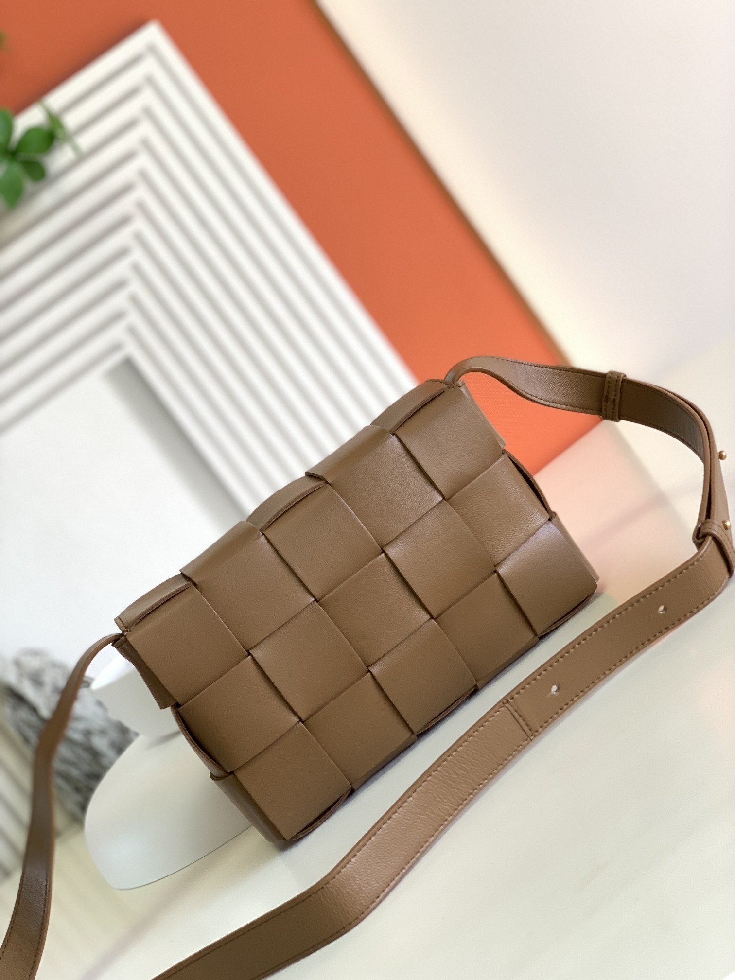 Bottega Veneta Cassette Màu Nâu