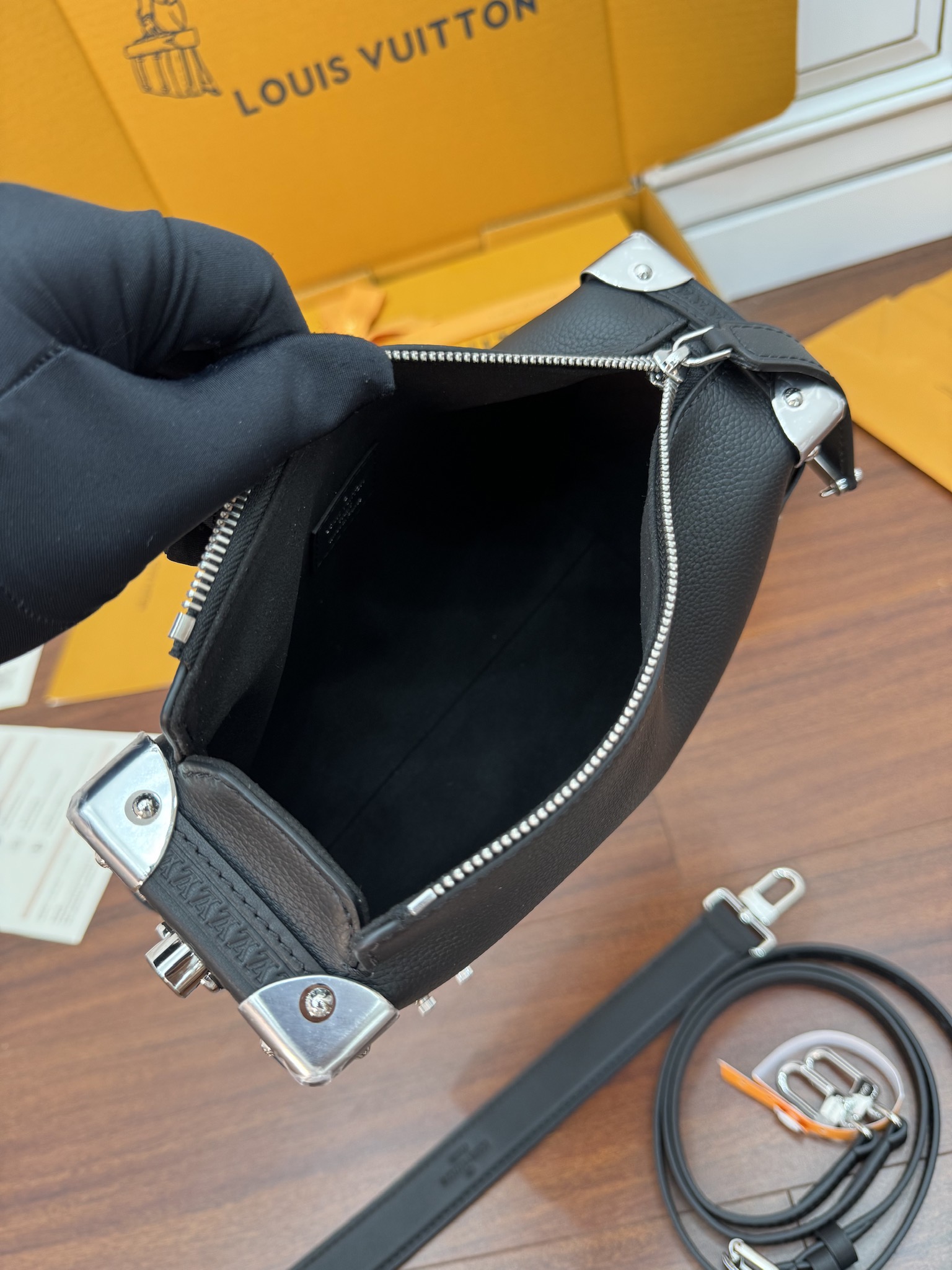 Sac Side Trunk MM  M25160
