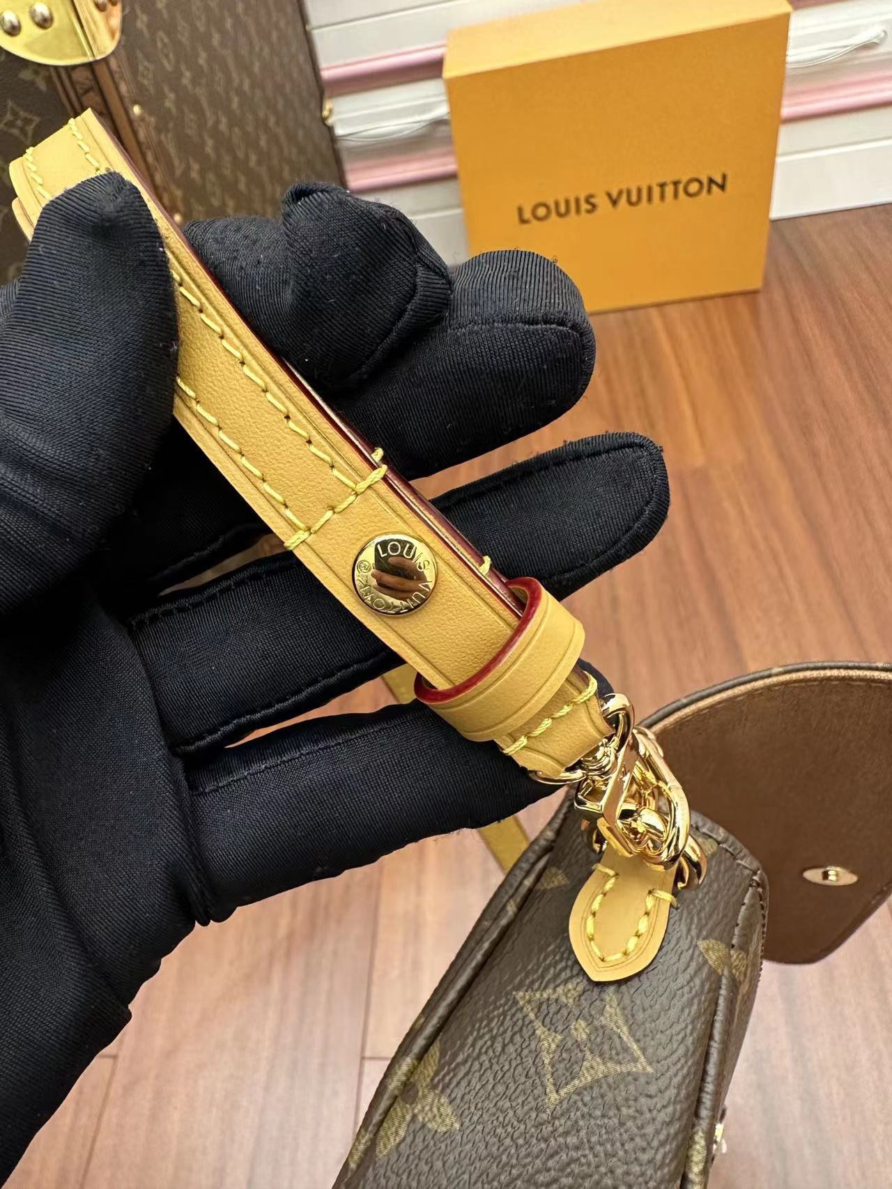 T&uacute;i Đeo Vai Nữ Louis Vuitton LV Ivy Wallet On Chain Bag M81911 M&agrave;u N&acirc;u Đen