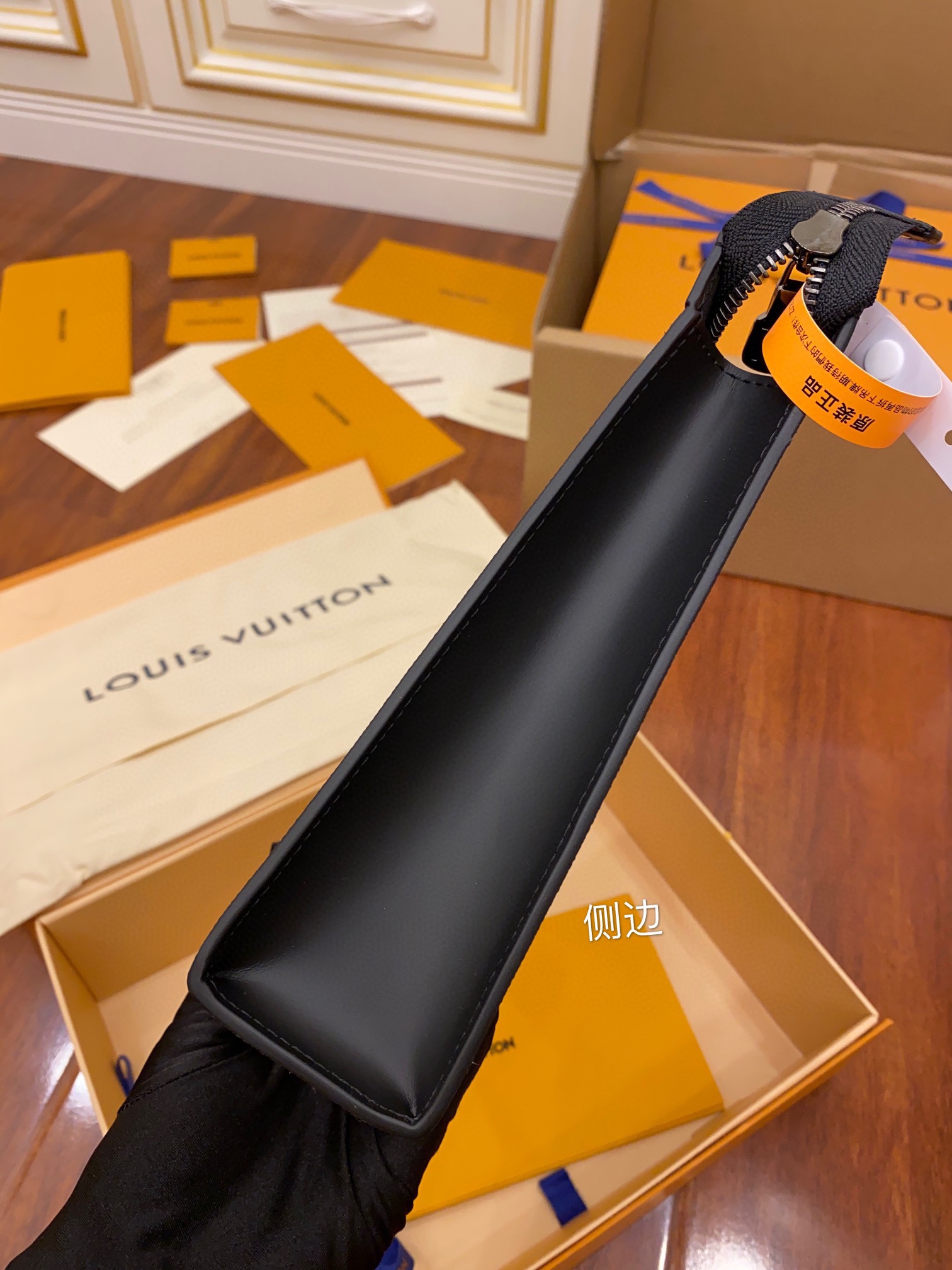 Clutch Cầm Tay Pochette Voyage MM   M61692