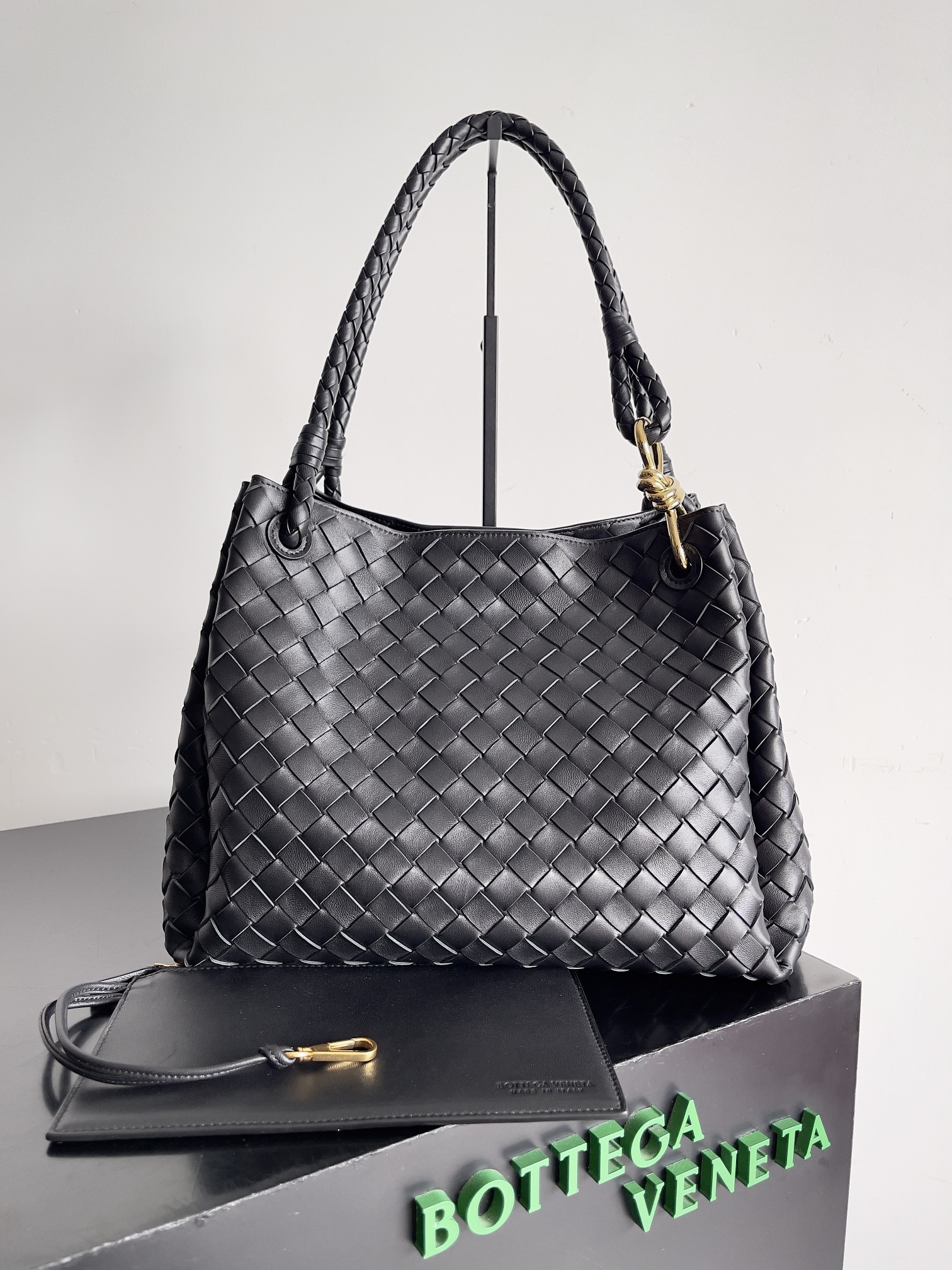 Túi xách nữ bottega veneta màu đen 796571