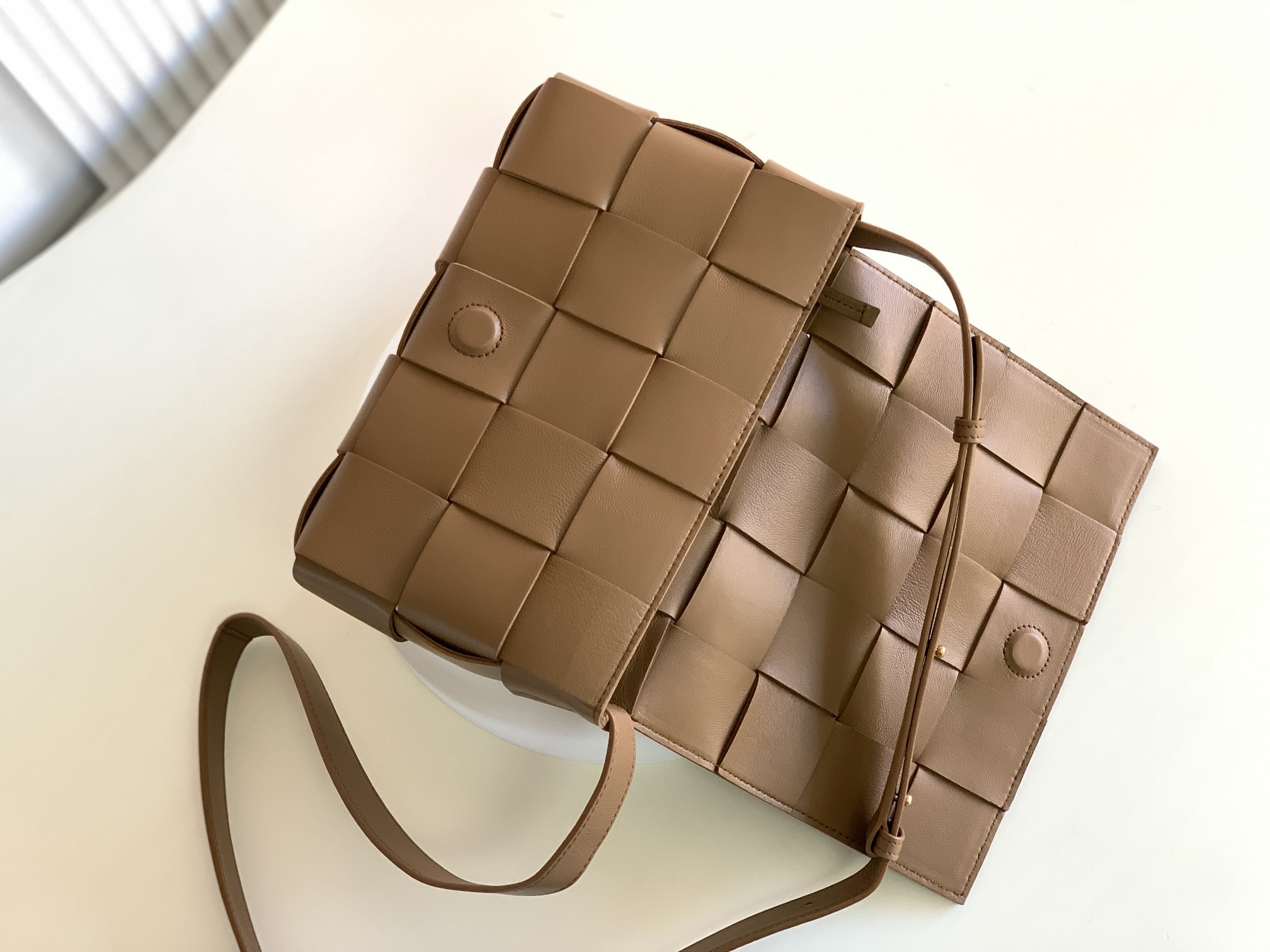 Bottega Veneta Cassette Màu Nâu