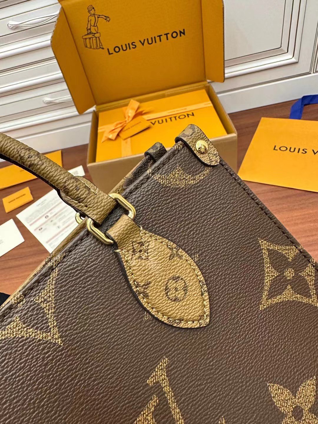 T&uacute;i x&aacute;ch Tay Nữ Louis Vuitton LV On The Go M46373 M&agrave;u N&acirc;u
