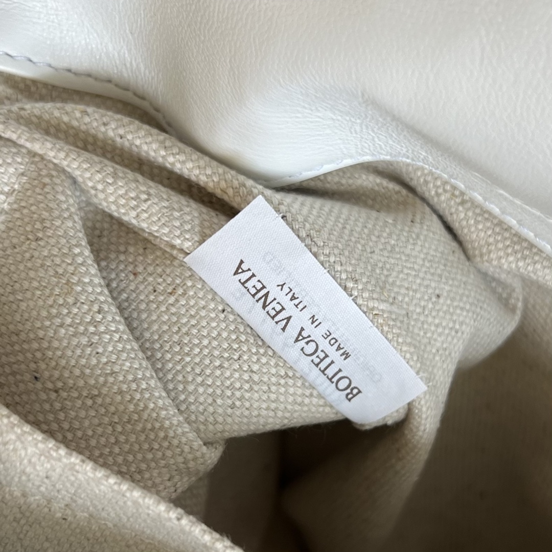Túi xách nữ bottega veneta màu trắng 755659