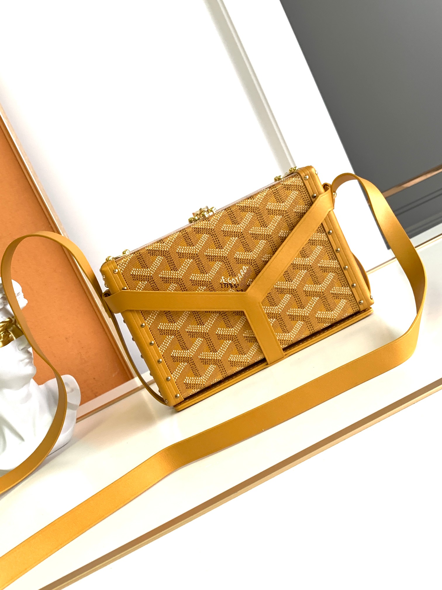 Goyard Minaudière 8210 (yellow)