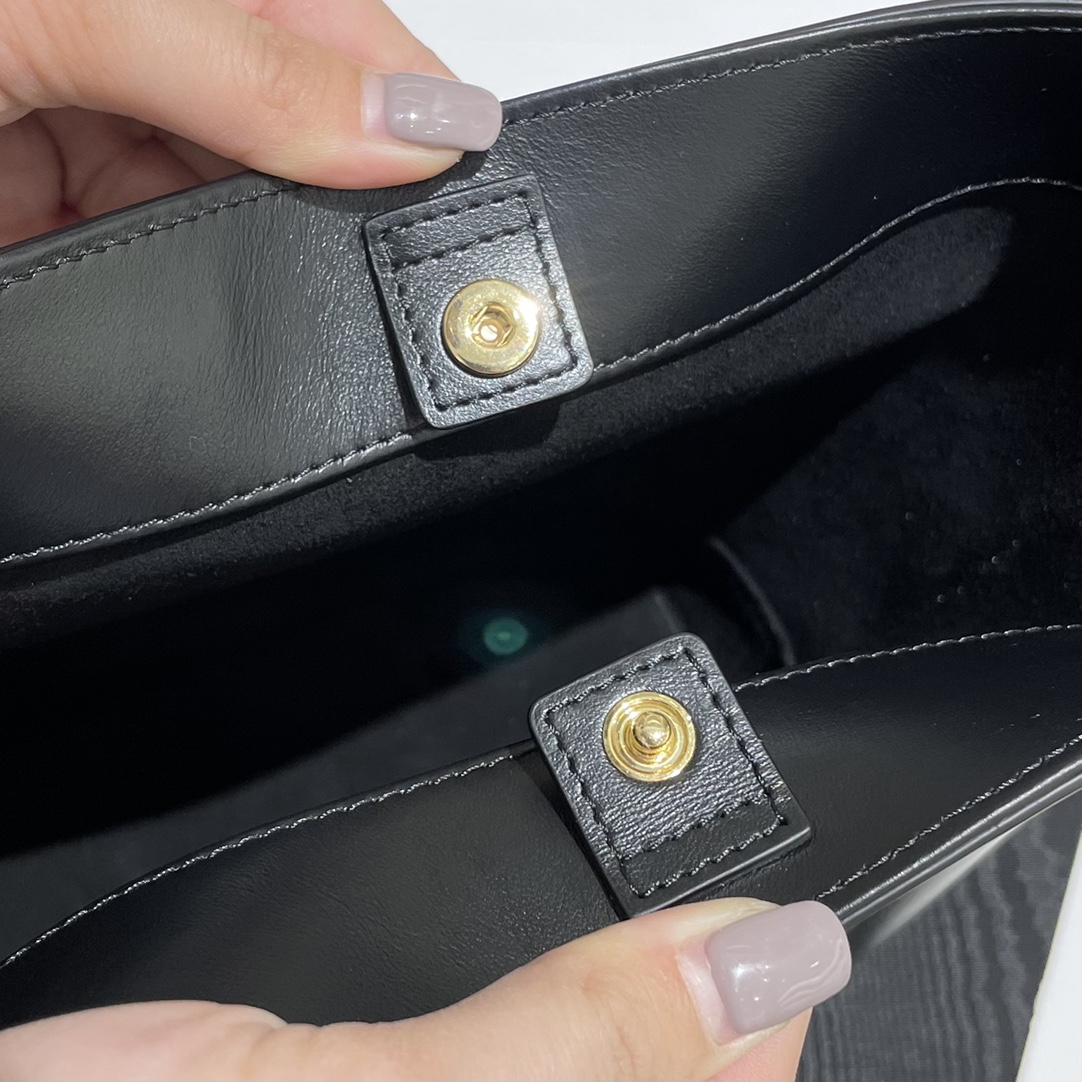 T&uacute;i X&aacute;ch Nữ Cuir Triomphe 198243 M&agrave;u Đen 