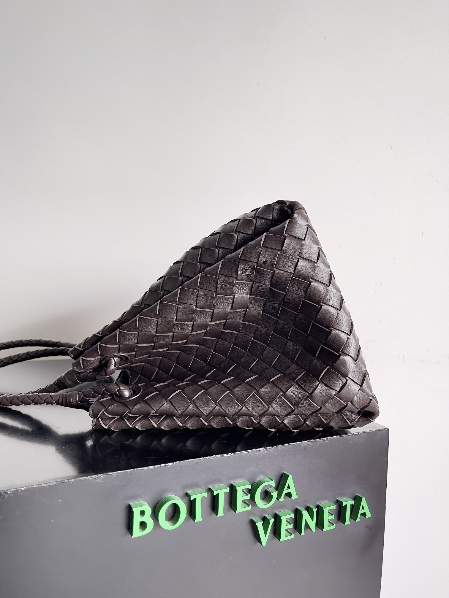 Túi xách nữ bottega veneta màu nâu 796571