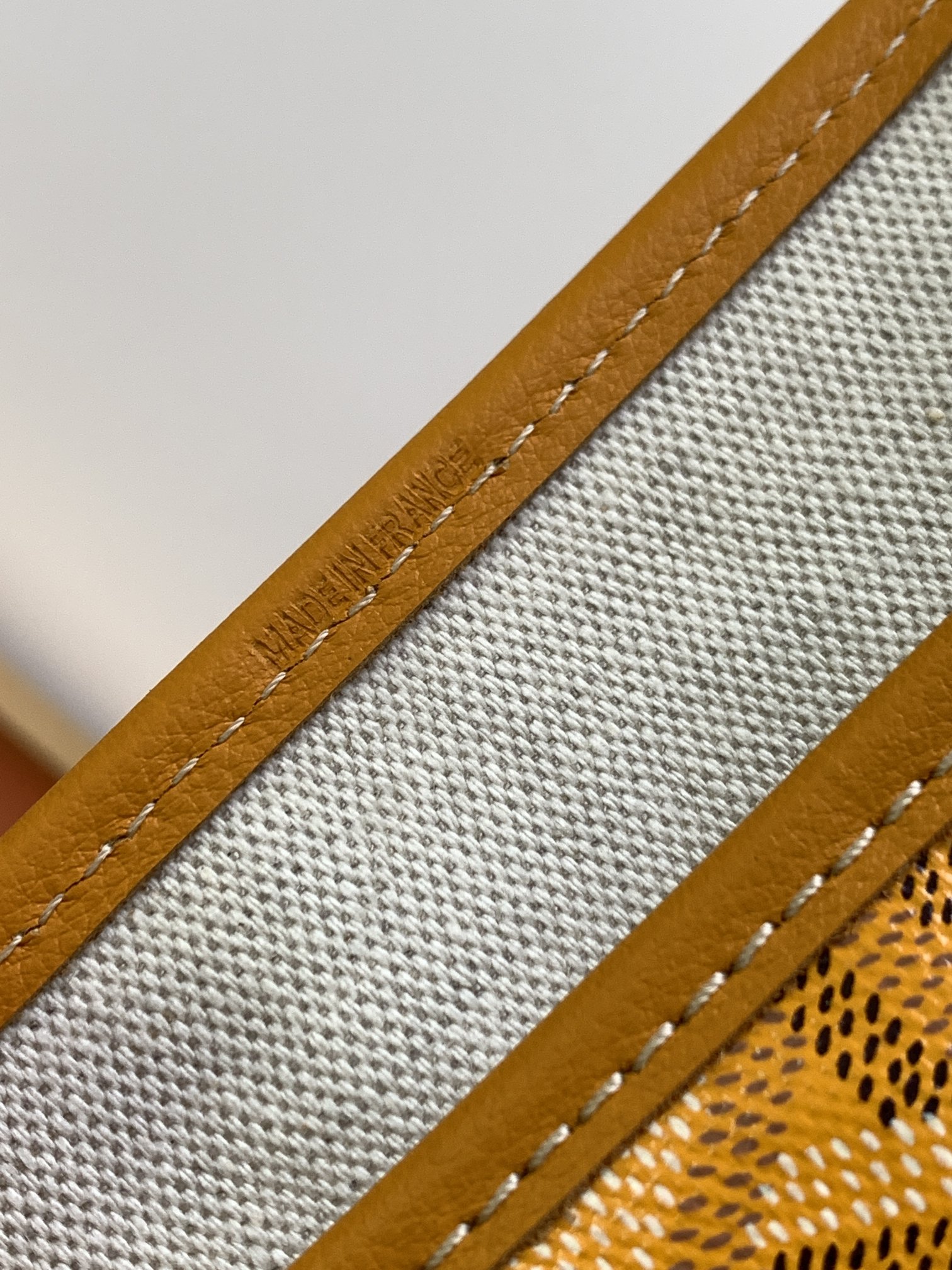 Goyars Chien Gris (yellow)