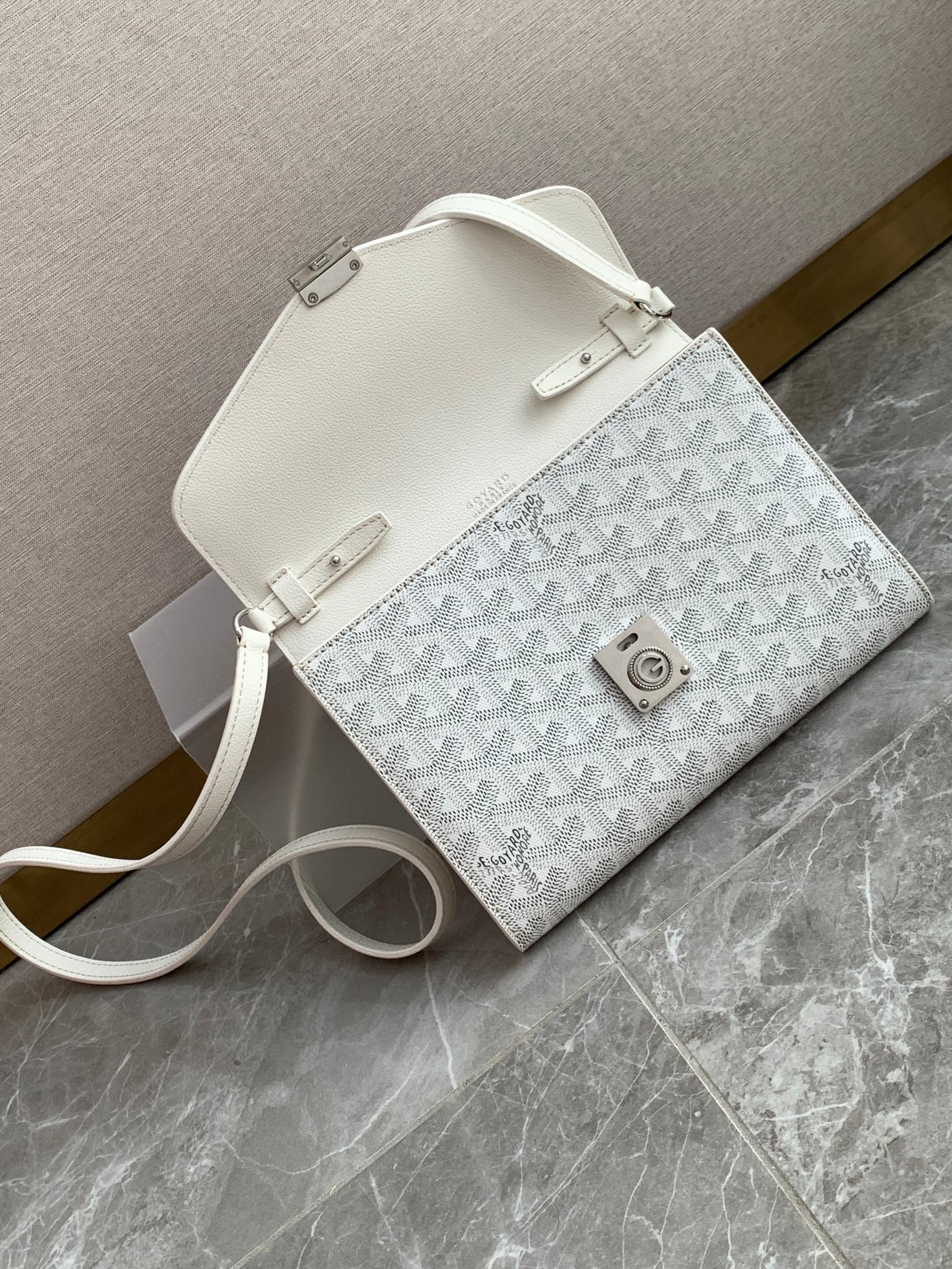 Goyard  Chypre Pouch-Wallet  8218 (white)