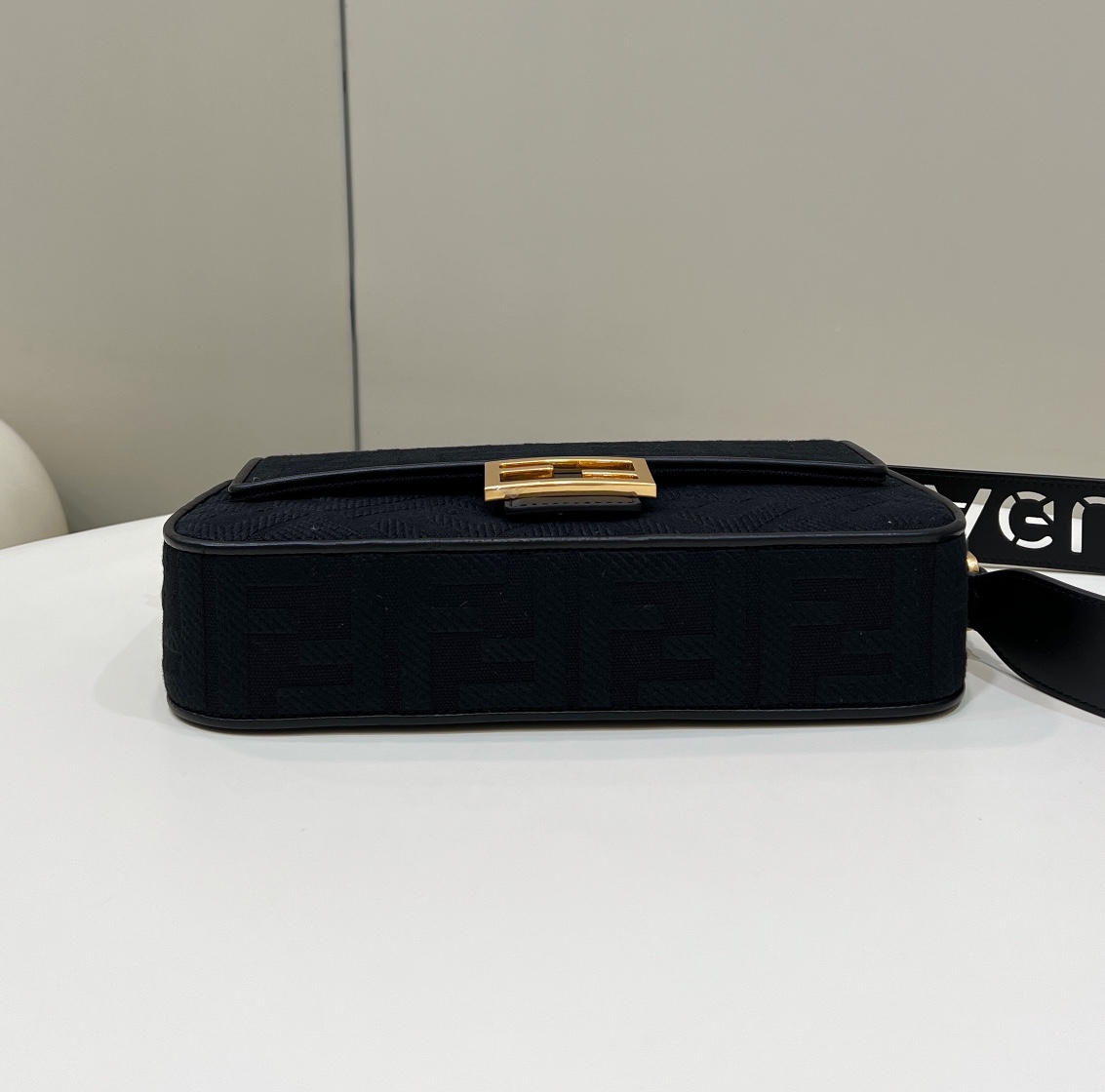 TÚI CỔ ĐIỂN 8598 FENDI
