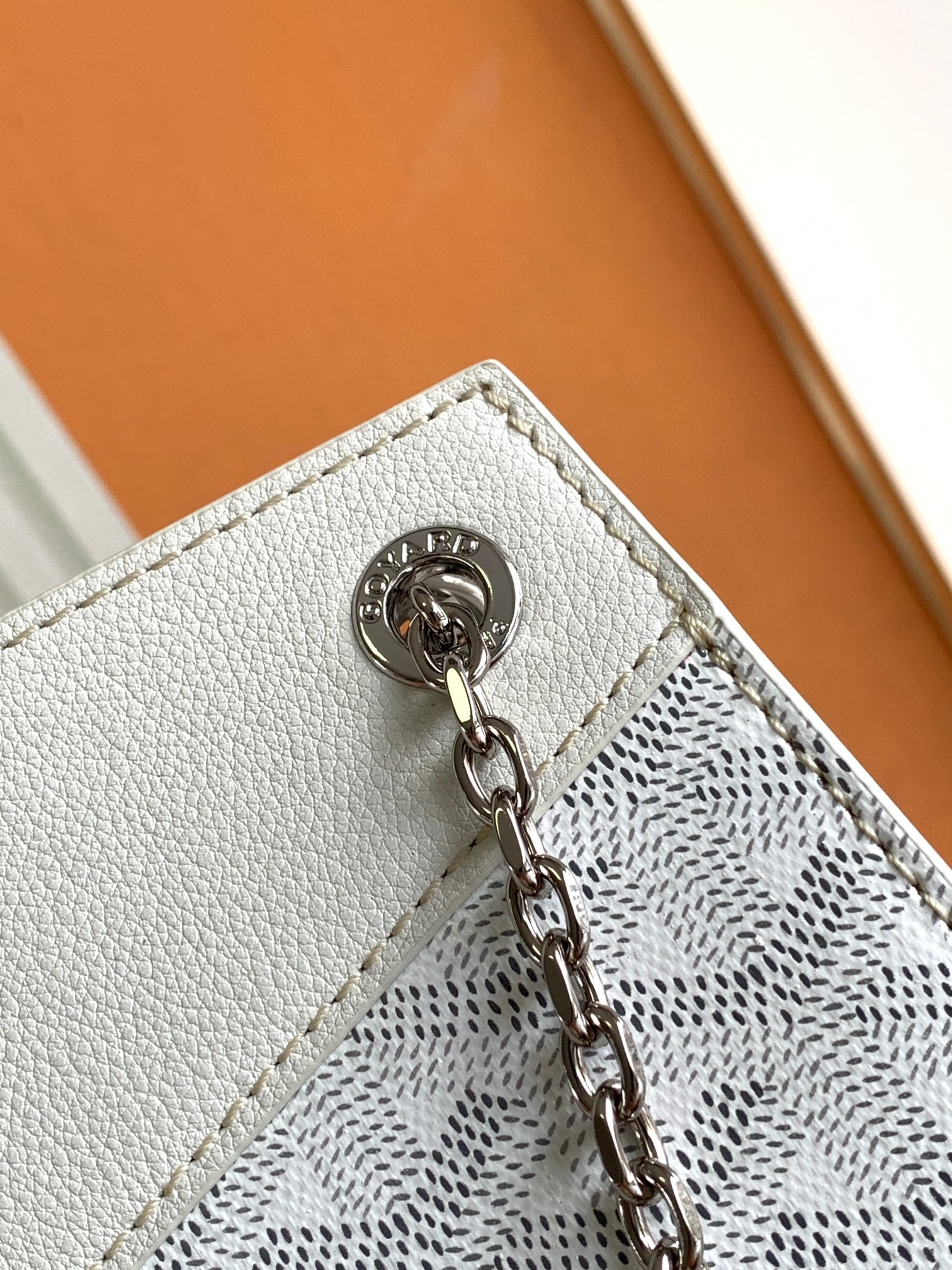 Goyard Rouette 8819 (white)