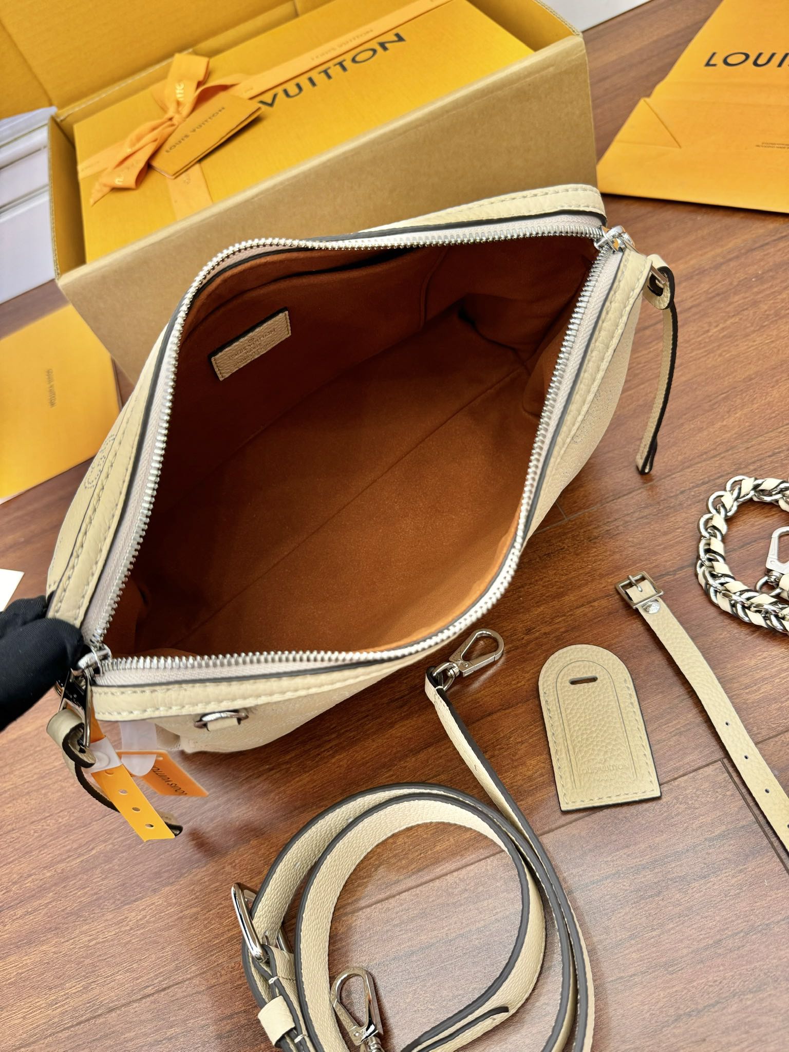 Túi xách Sac Hand It All PM  M24114