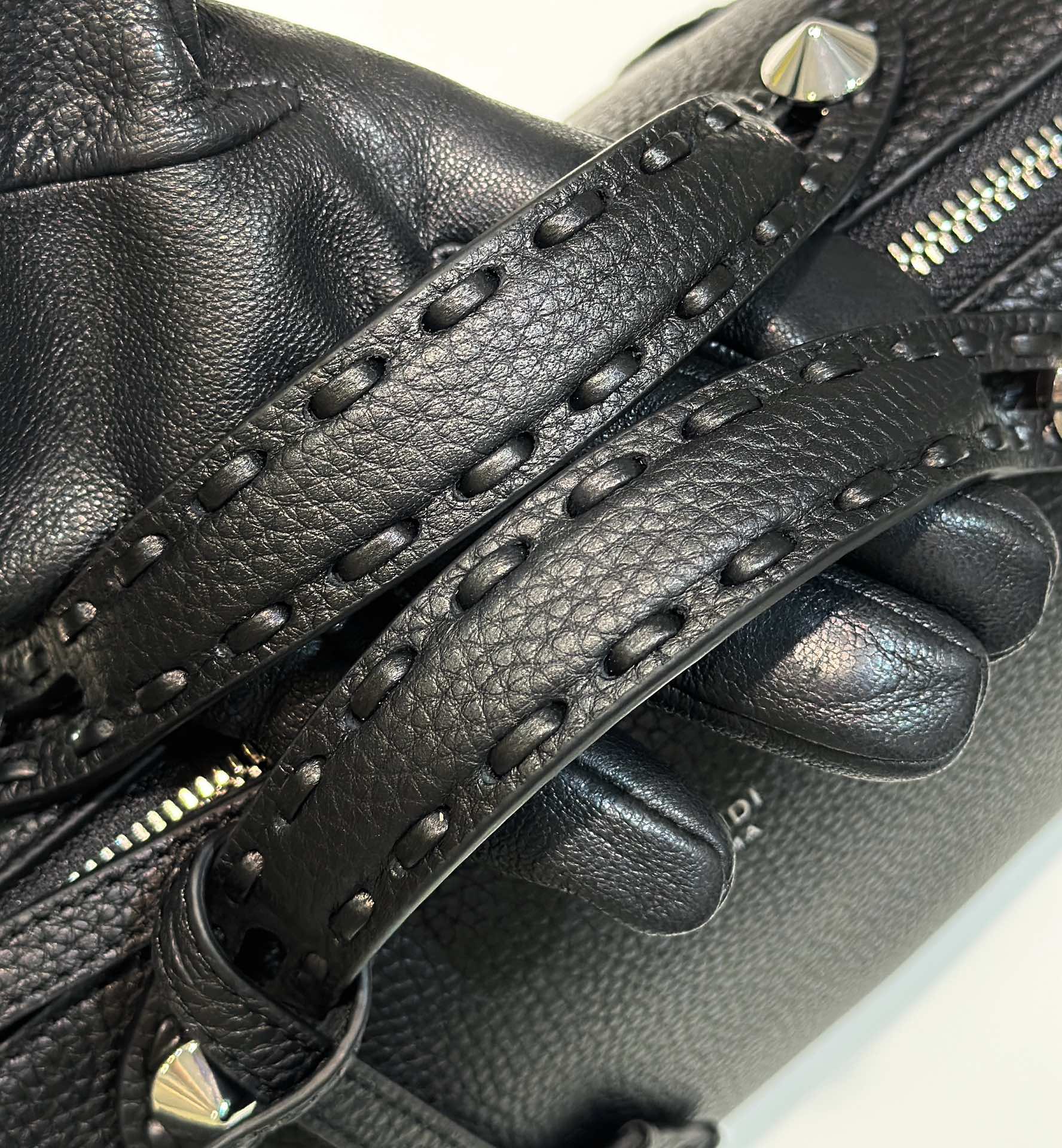 TÚI XÁCH NỮ FENDI  8651