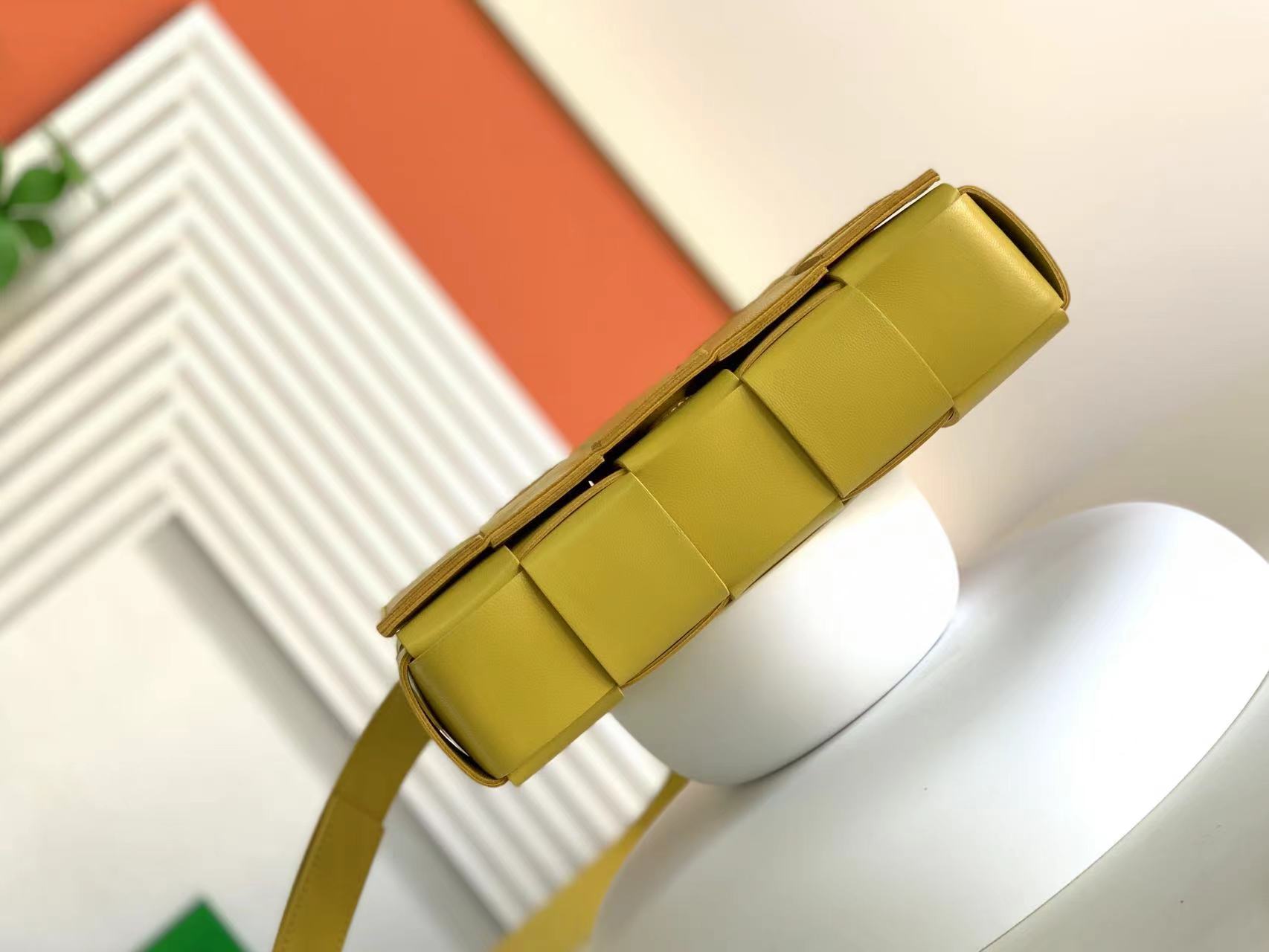 Bottega Veneta Cassette Màu vàng
