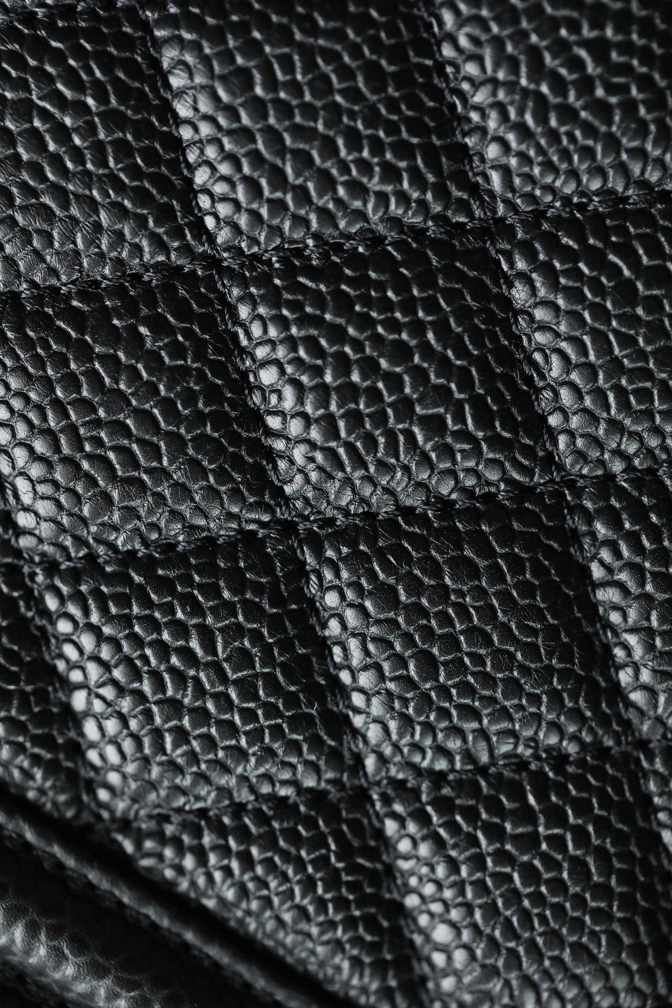 T&uacute;i x&aacute;ch Channel Le boy m&agrave;u đen d&acirc;y bạc 