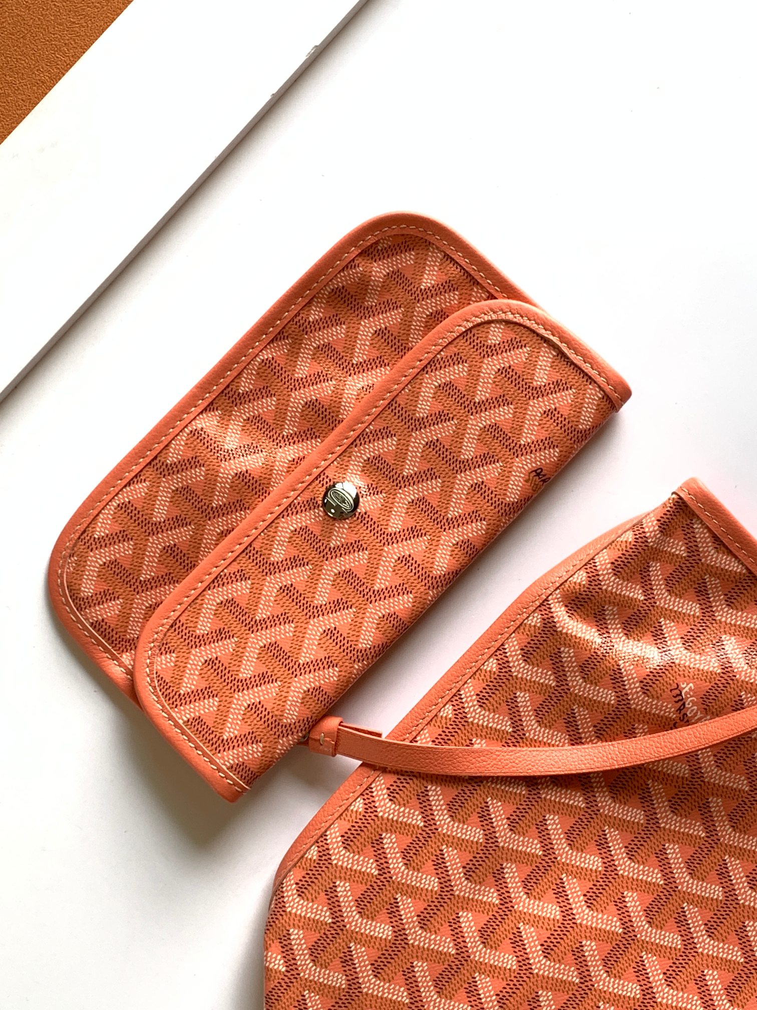 Goyard ANJOR  8017 (orange)