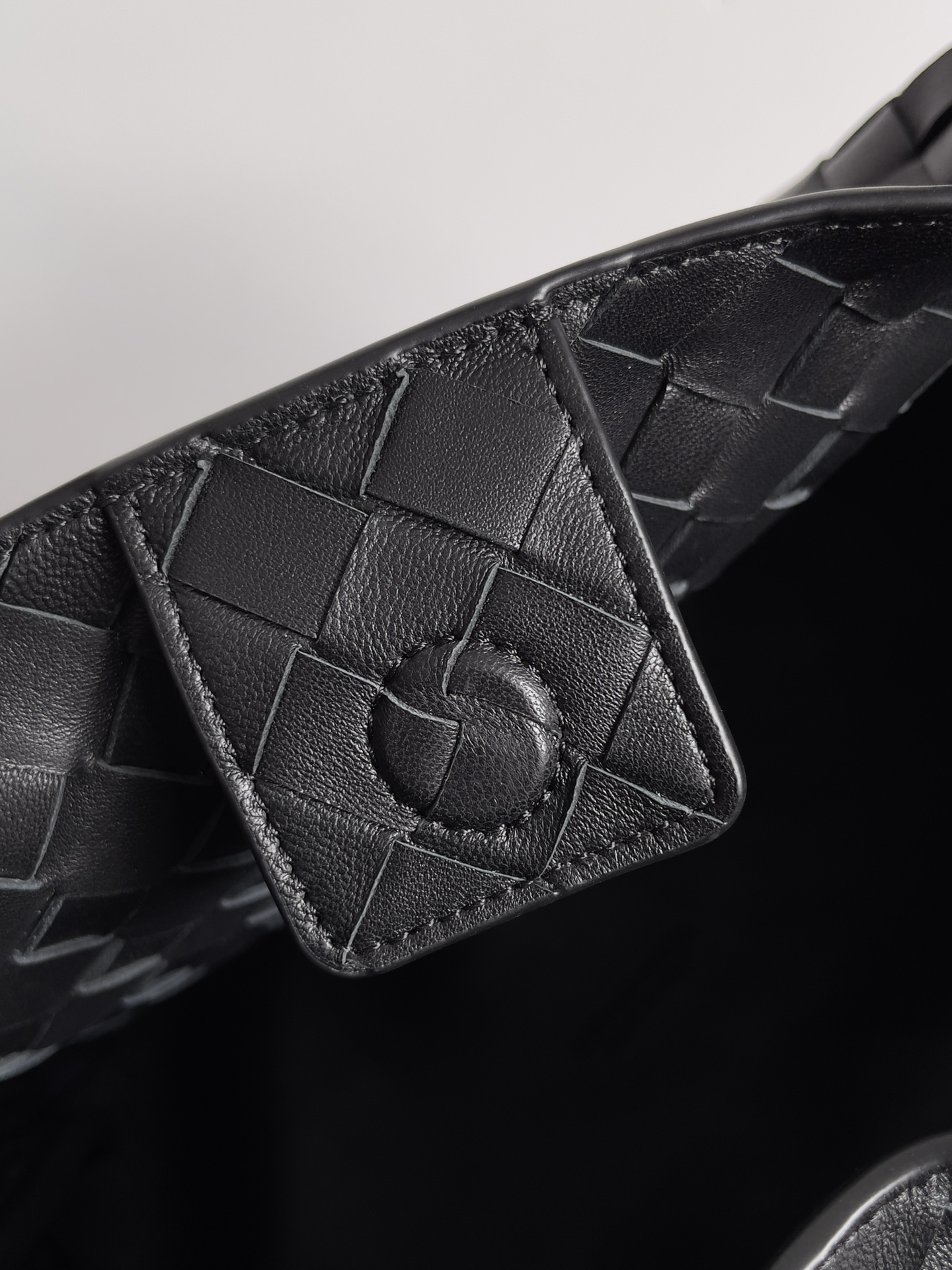 Túi xách nữ bottega veneta màu đen 796571