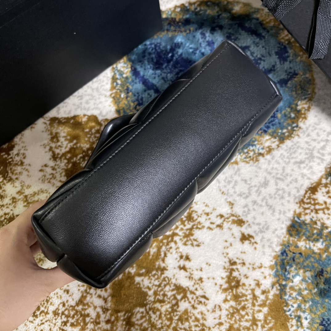 T&uacute;i X&aacute;ch YSL LououPuffer 759337 M&agrave;u Đen Kh&oacute;a V&agrave;ng