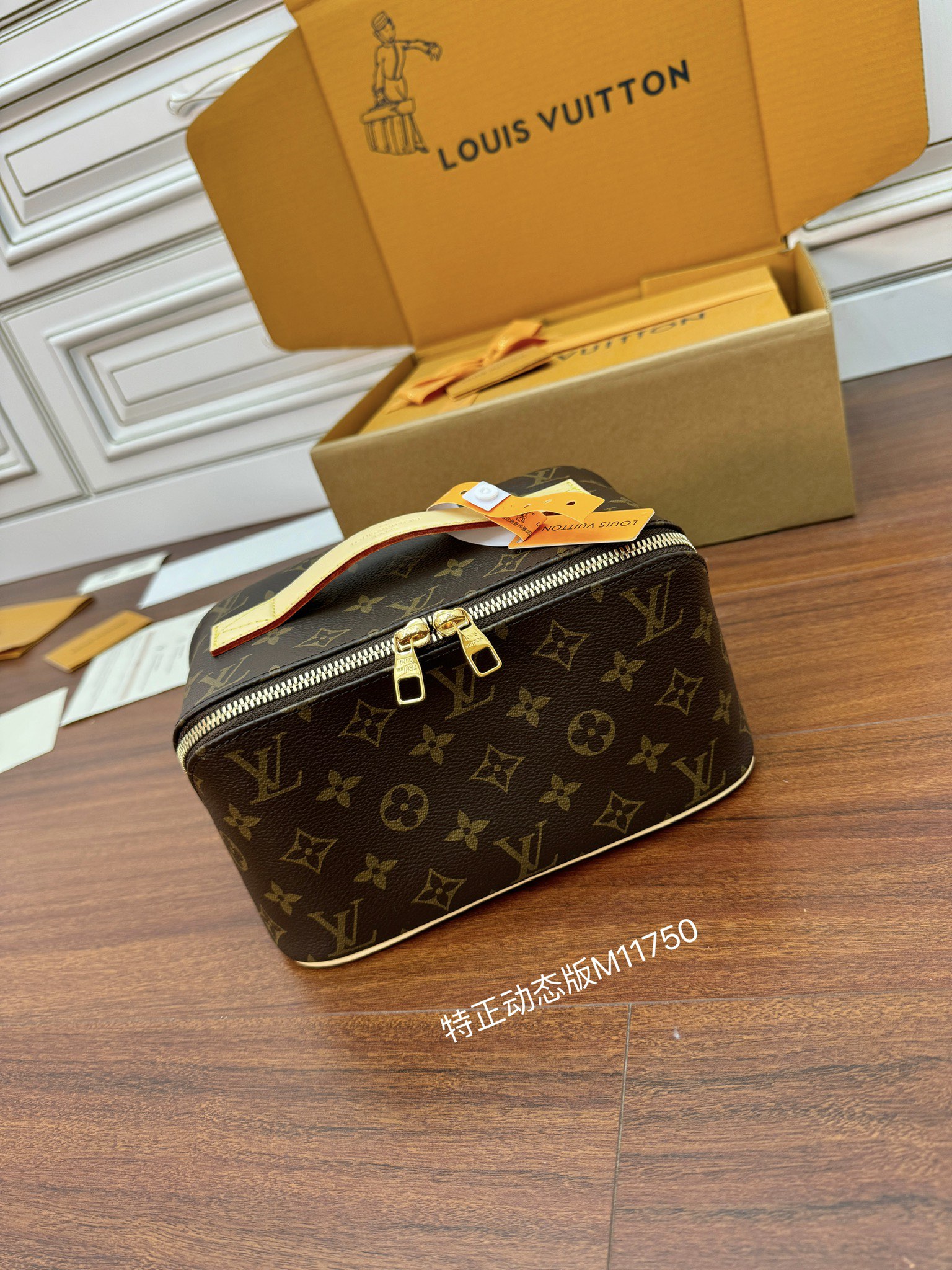 Trousse de toilette    M11750