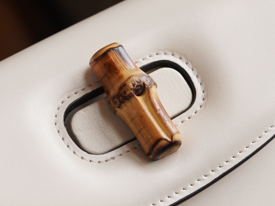 T&uacute;i X&aacute;ch Nữ Gucci Bamboo 1947 686864 M&agrave;u Trắng