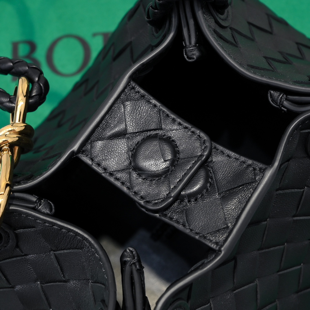 Túi xách nữ bottega veneta màu đen 6569