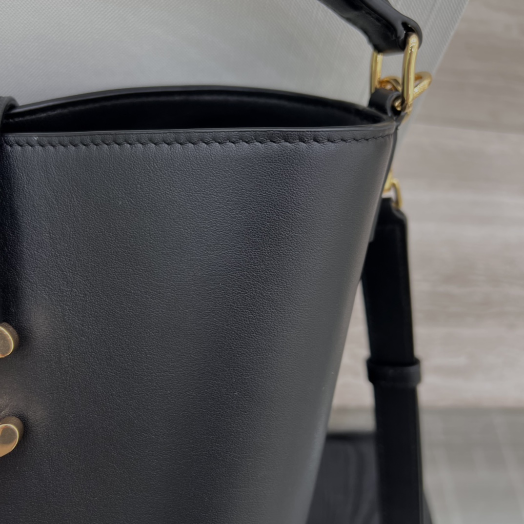 T&uacute;i X&aacute;ch Nữ Celine Louise 116613 M&agrave;u Đen 