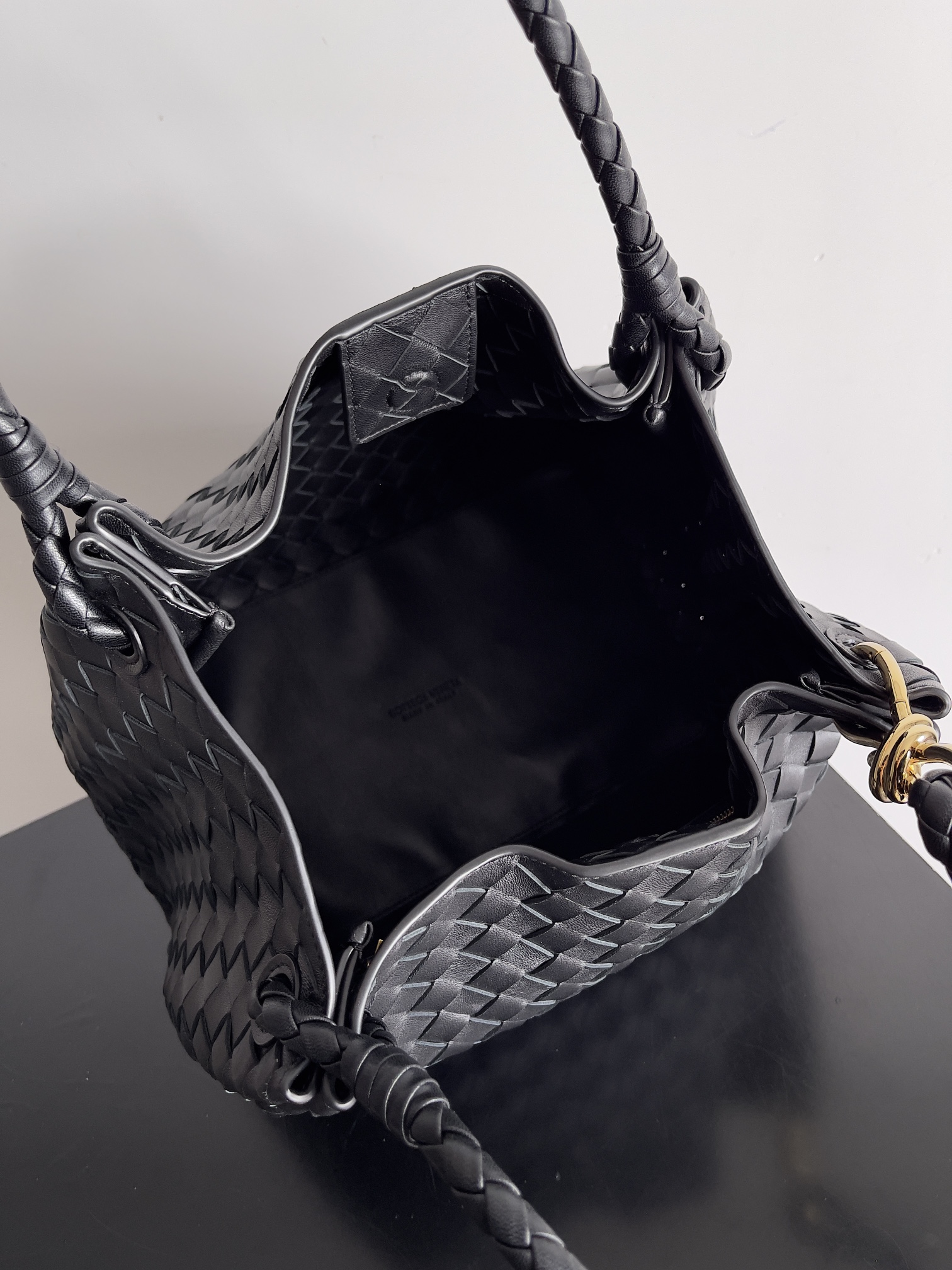 Túi xách nữ bottega veneta màu đen 796571