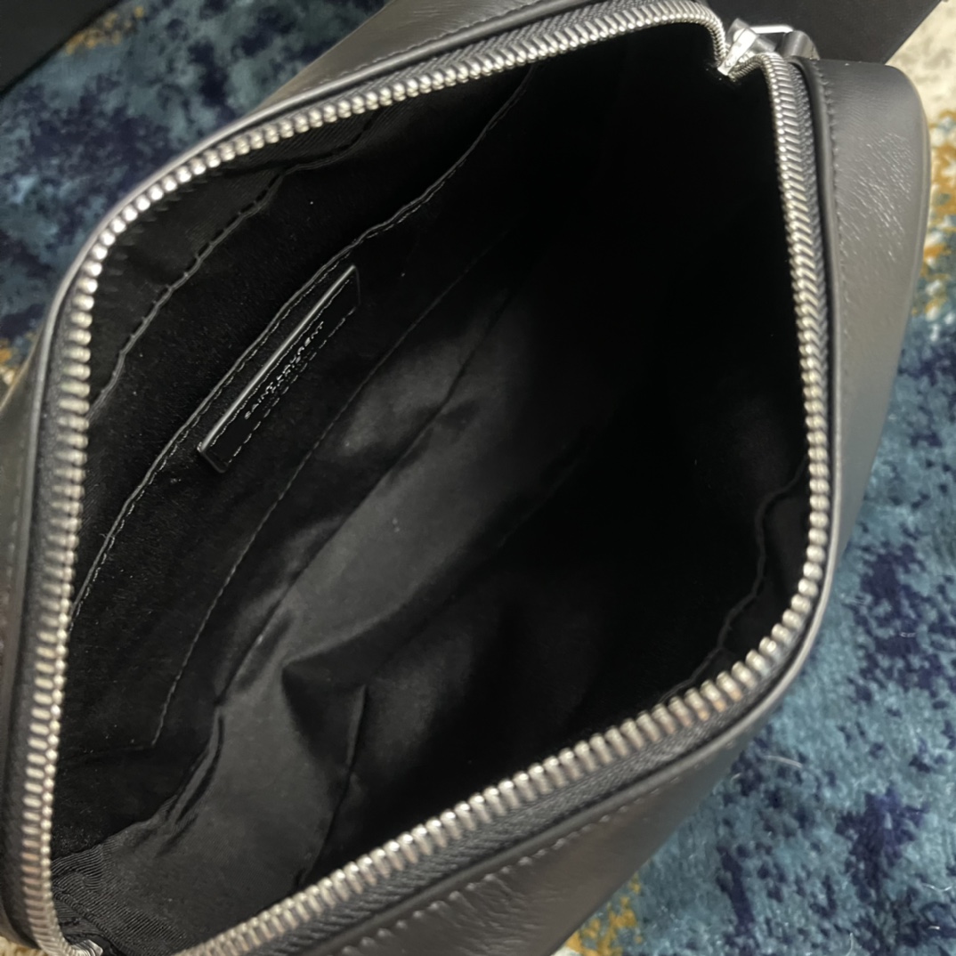 T&uacute;i X&aacute;ch YSL LOU 505730 M&agrave;u Đen Kh&oacute;a Bạc