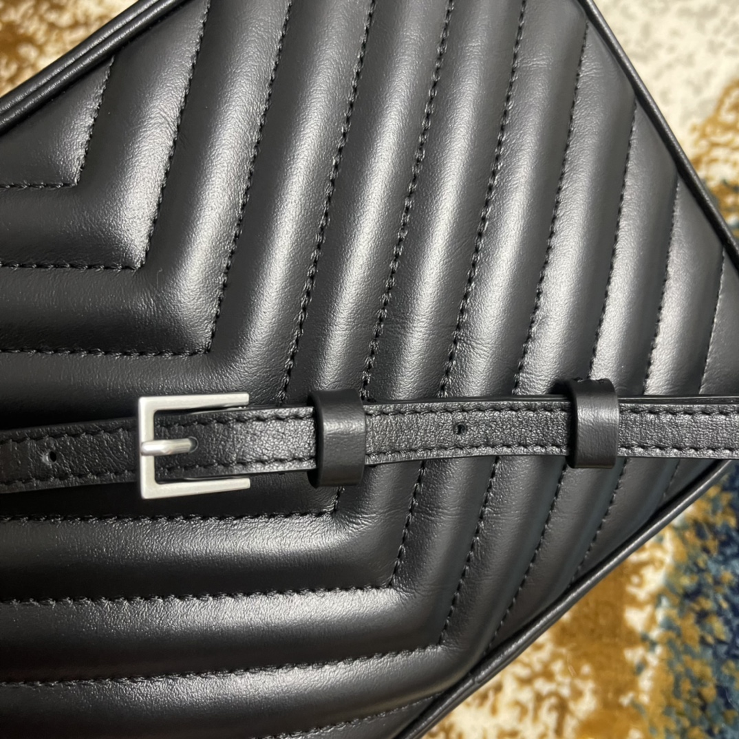 T&uacute;i X&aacute;ch YSL LOU 505730 M&agrave;u Đen Kh&oacute;a Bạc