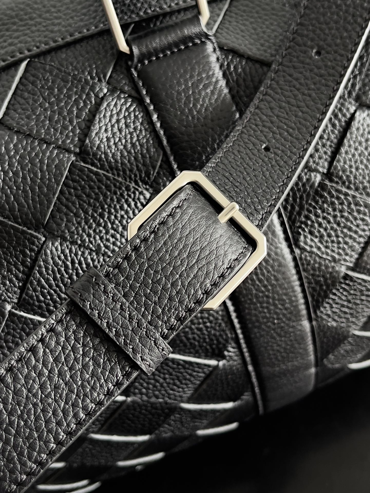 Túi xách nữ bottega veneta màu đen 795287