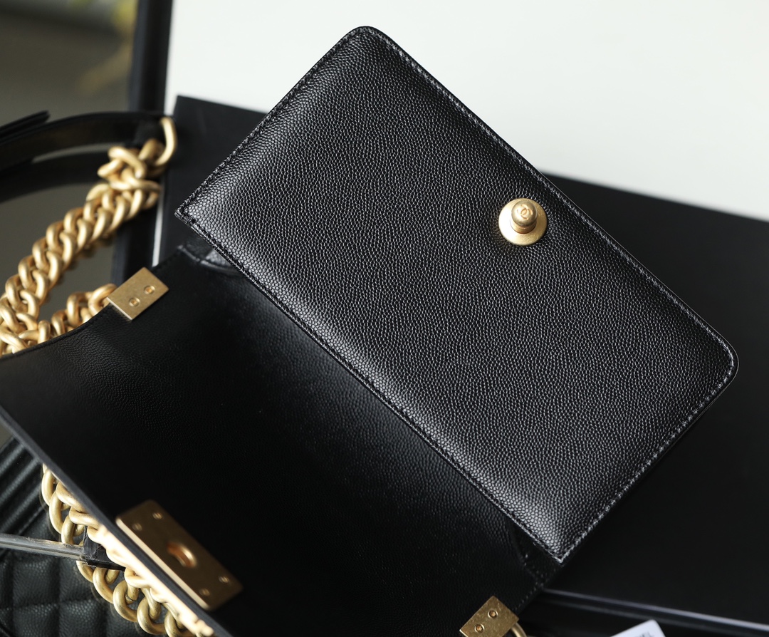 T&uacute;i x&aacute;ch Channel Le boy đen d&acirc;y v&agrave;ng 